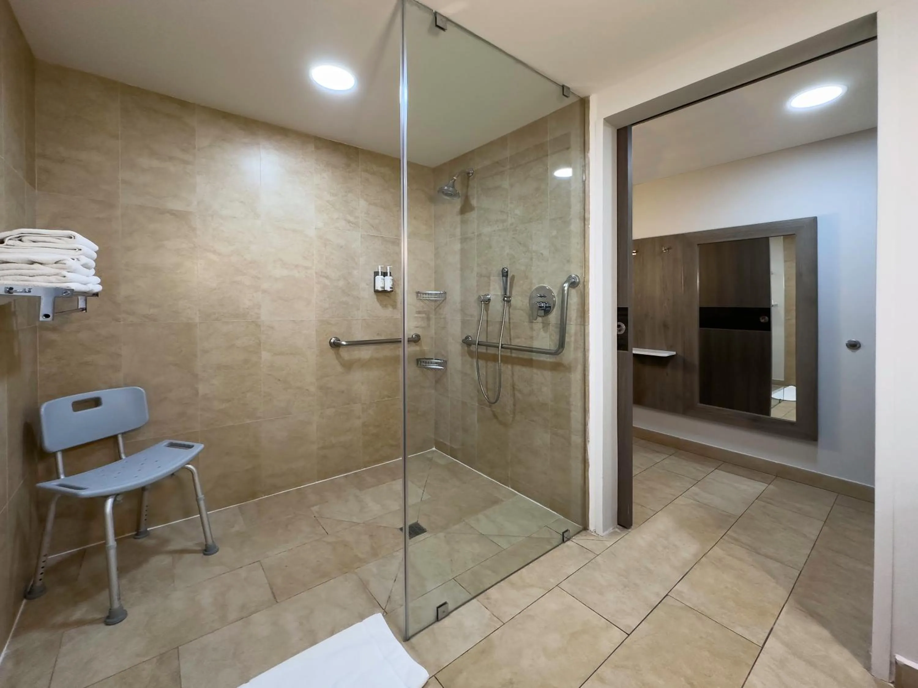 Bathroom in Holiday Inn Express Mérida by IHG