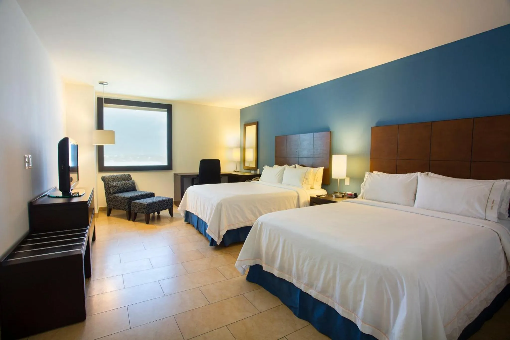 Photo of the whole room, Bed in Holiday Inn Express Mérida by IHG