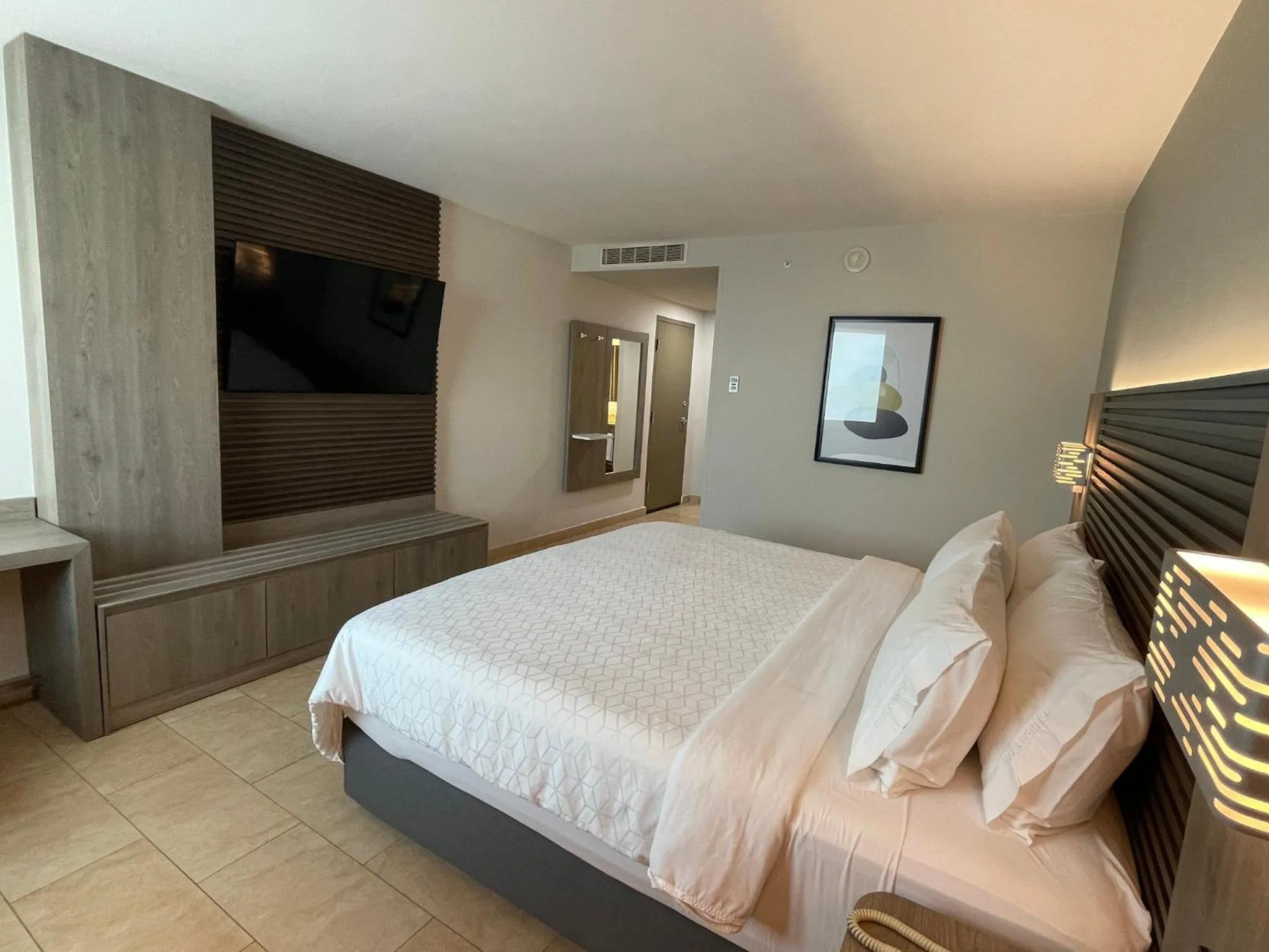 Photo of the whole room, Bed in Holiday Inn Express Mérida by IHG