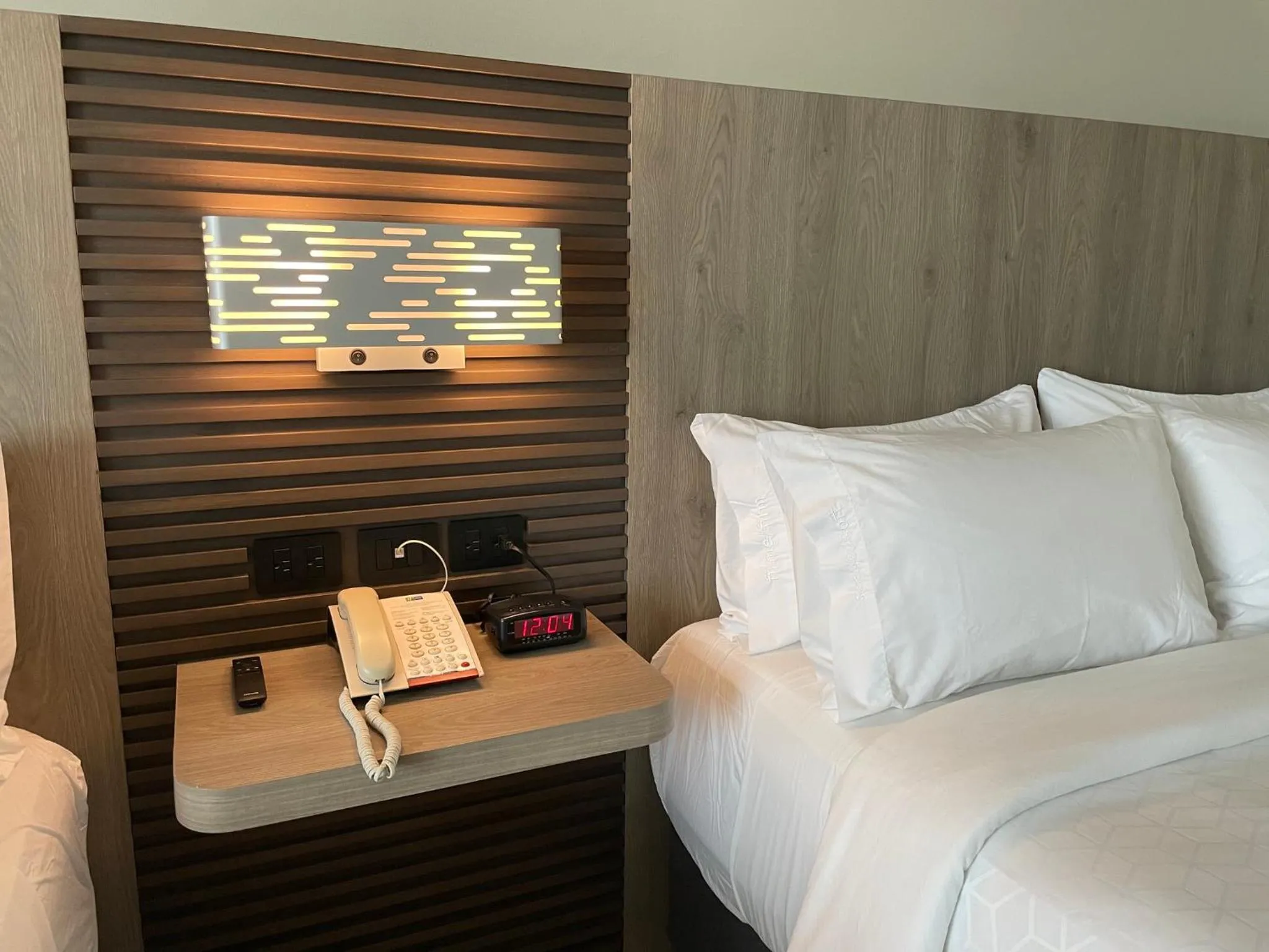 Photo of the whole room, Bed in Holiday Inn Express Mérida by IHG