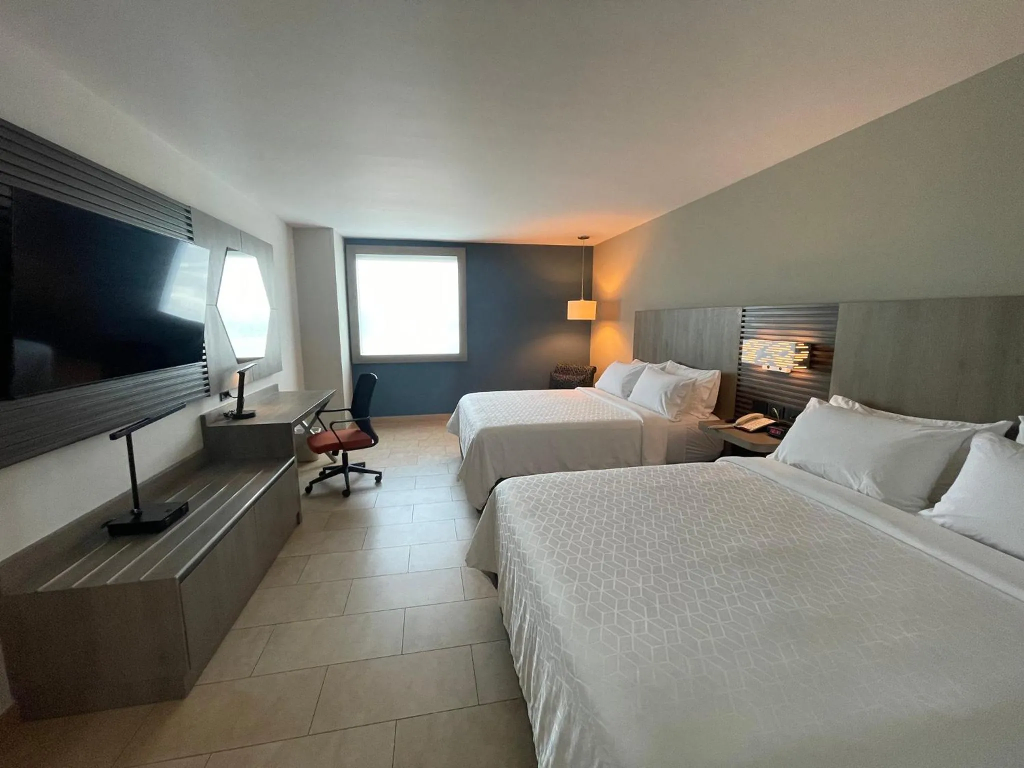 Photo of the whole room, Bed in Holiday Inn Express Mérida by IHG