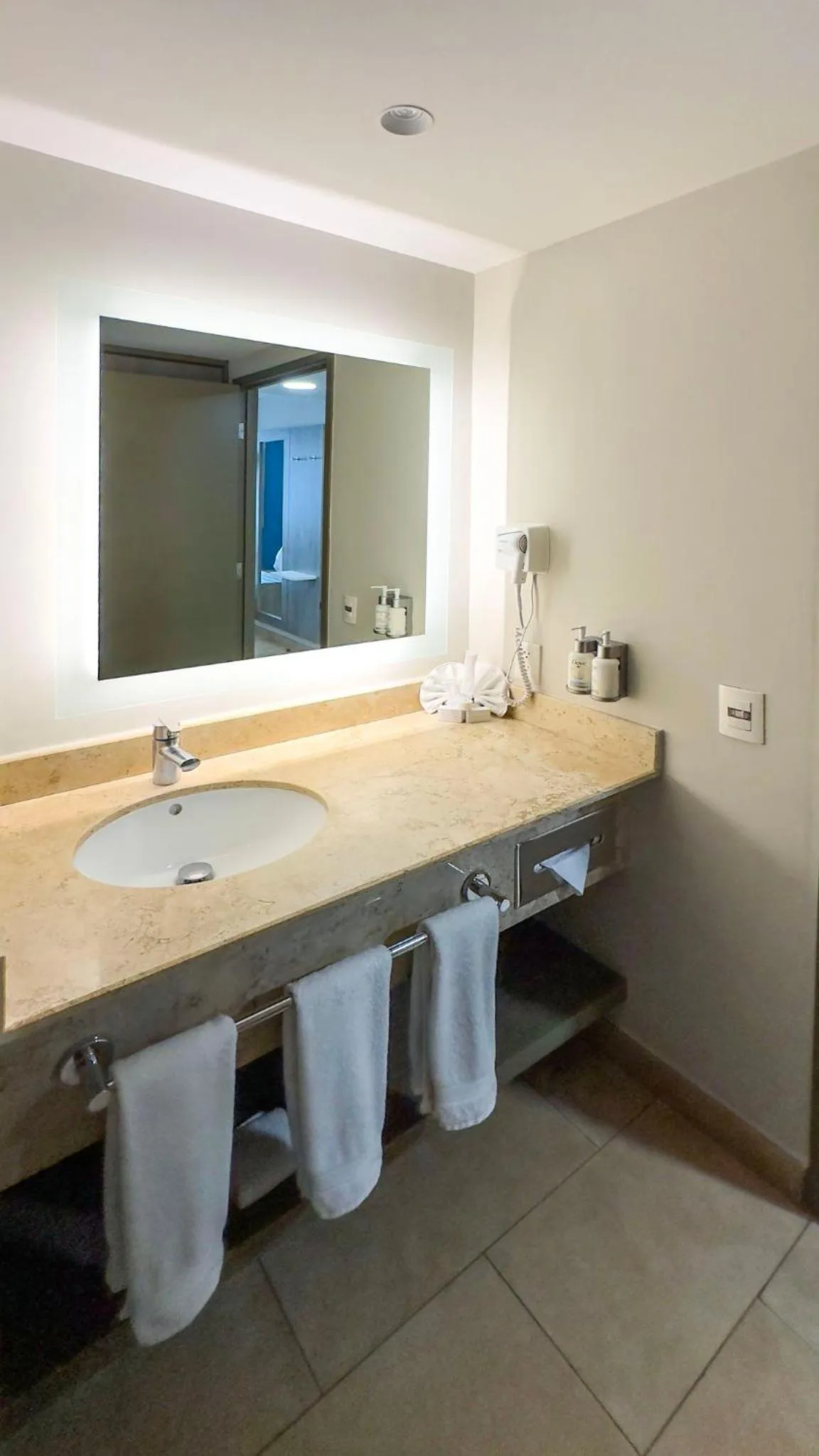 Photo of the whole room in Holiday Inn Express Mérida by IHG