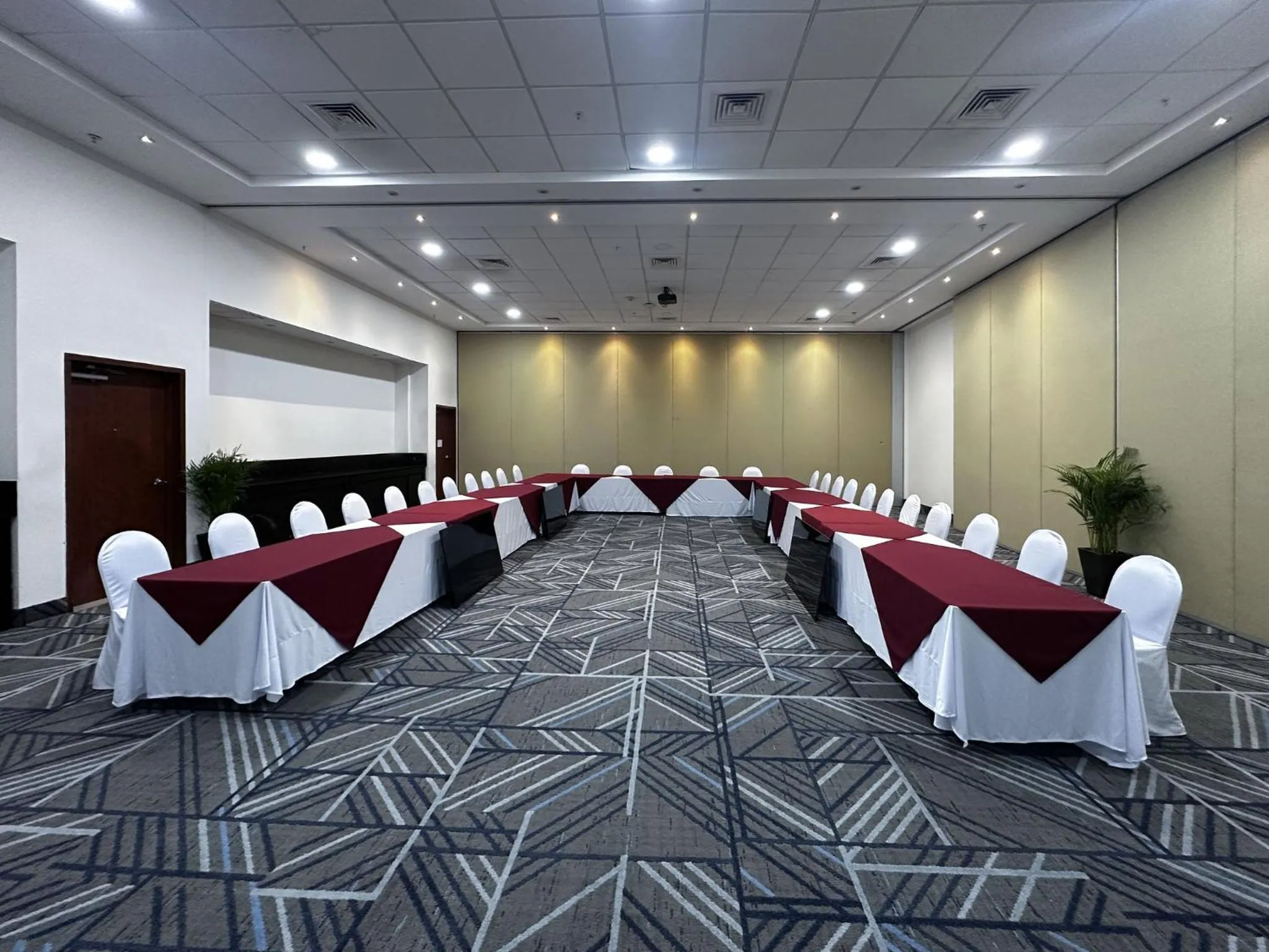 Meeting/conference room in Holiday Inn Express Mérida by IHG