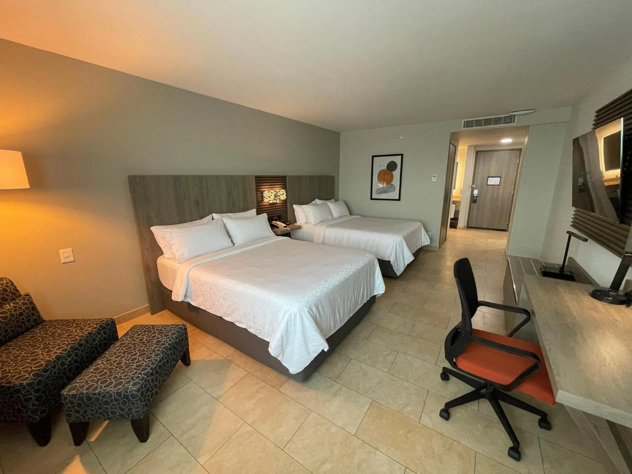 Photo of the whole room, Bed in Holiday Inn Express Mérida by IHG