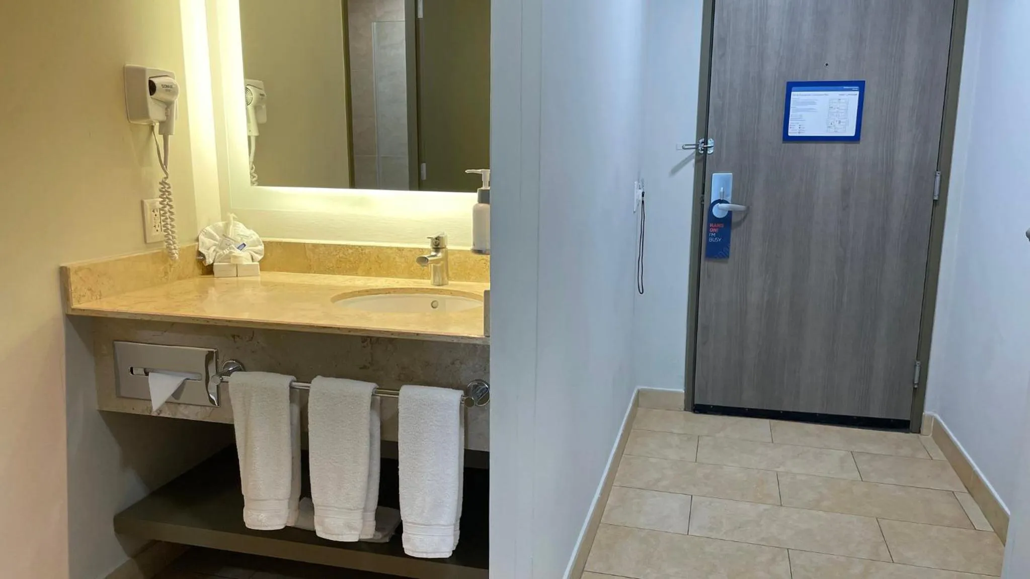 Photo of the whole room in Holiday Inn Express Mérida by IHG