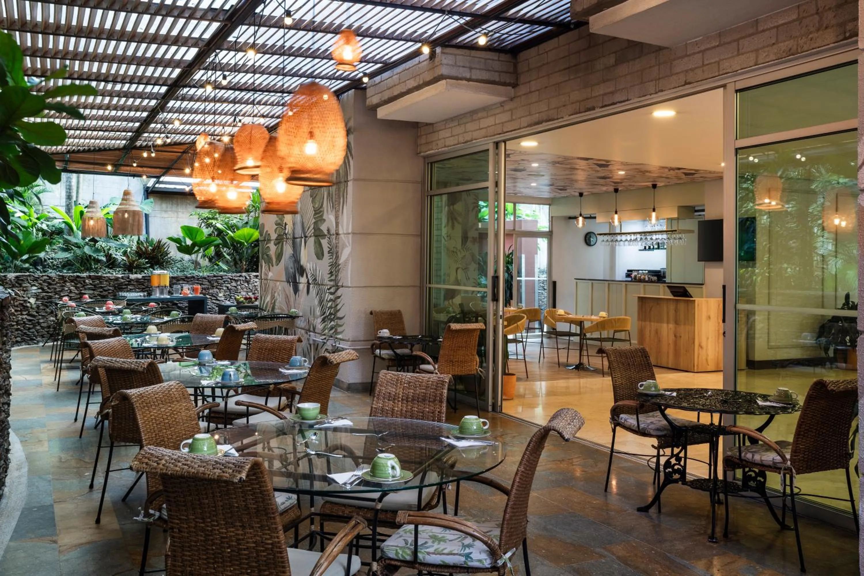 Restaurant/places to eat in Hotel Poblado Alejandria