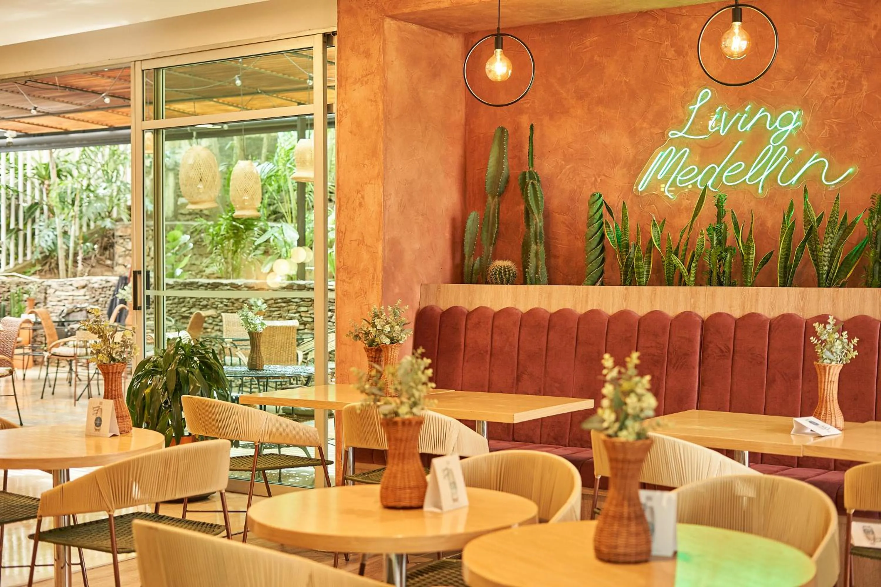 Restaurant/places to eat in Hotel Poblado Alejandria