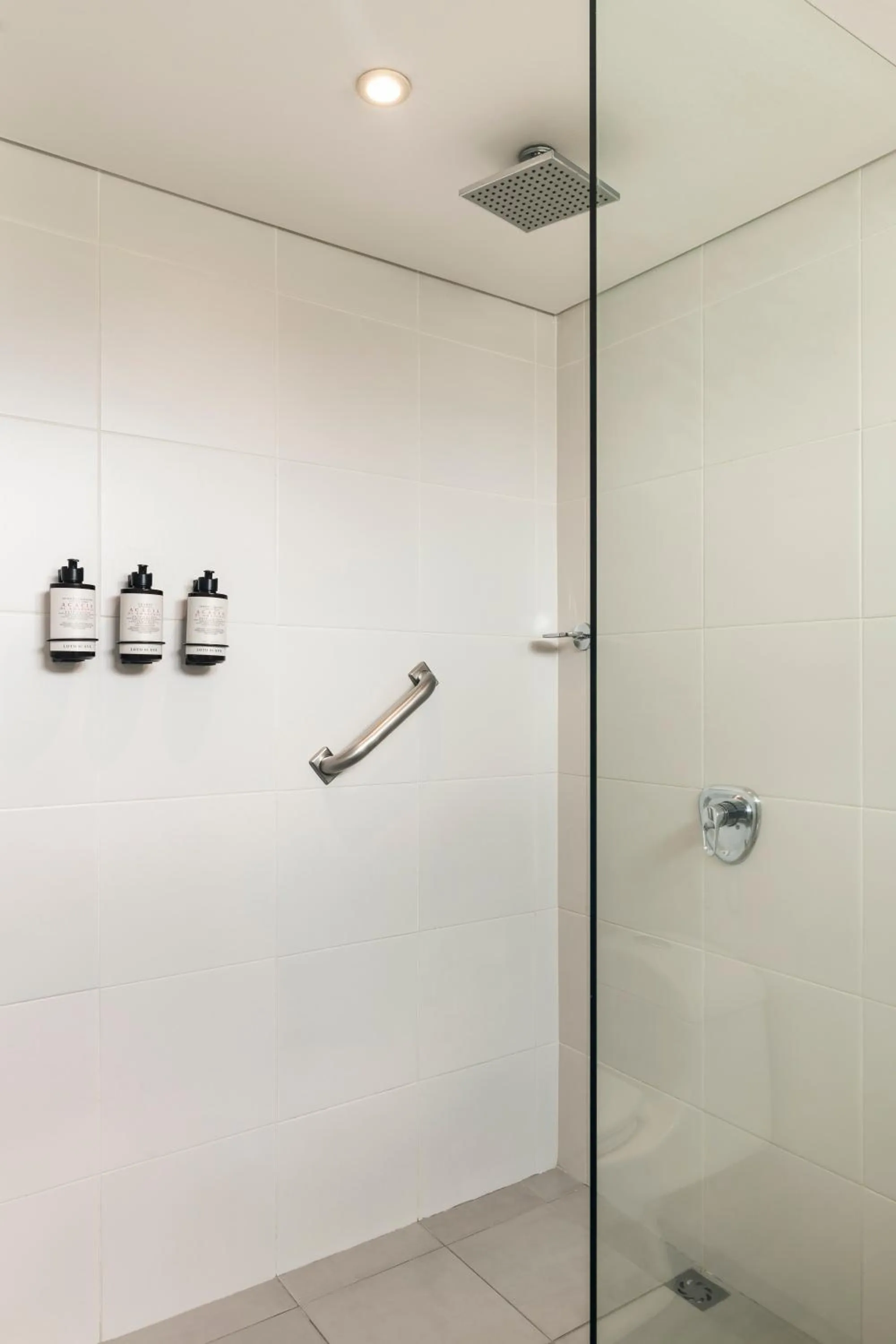 Shower in Hotel Poblado Plaza