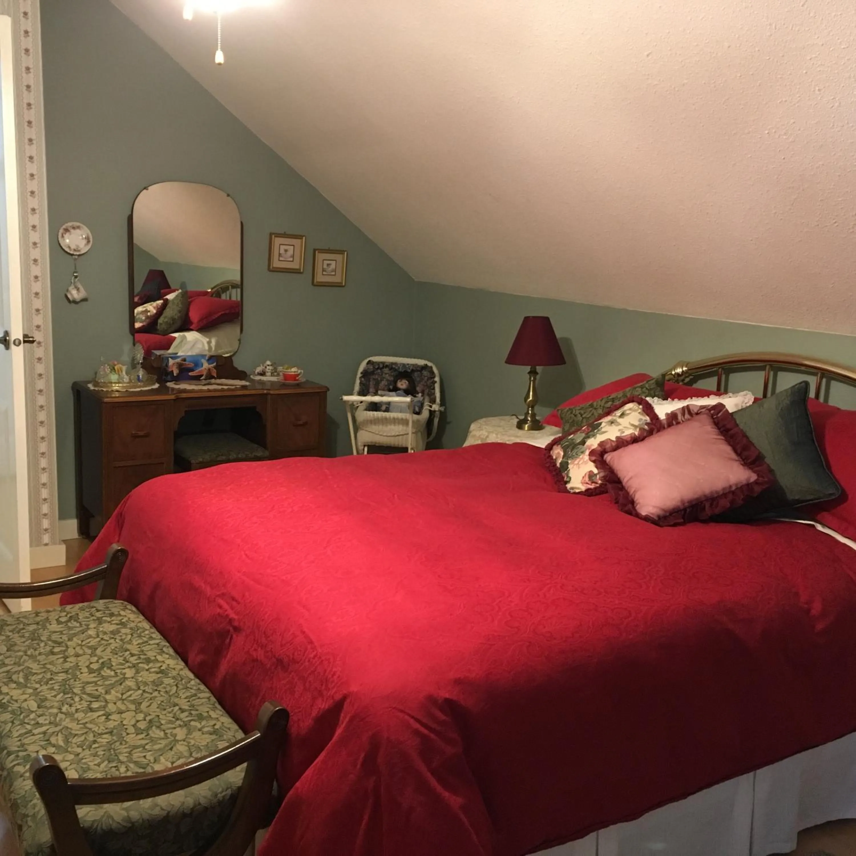 Bed in Tea Cozy Bed & Breakfast