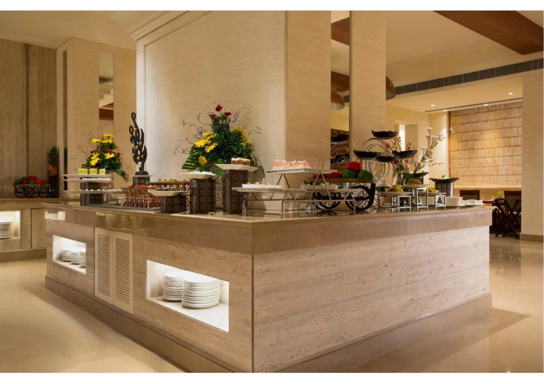 Food and drinks in Singhania Sarovar Portico