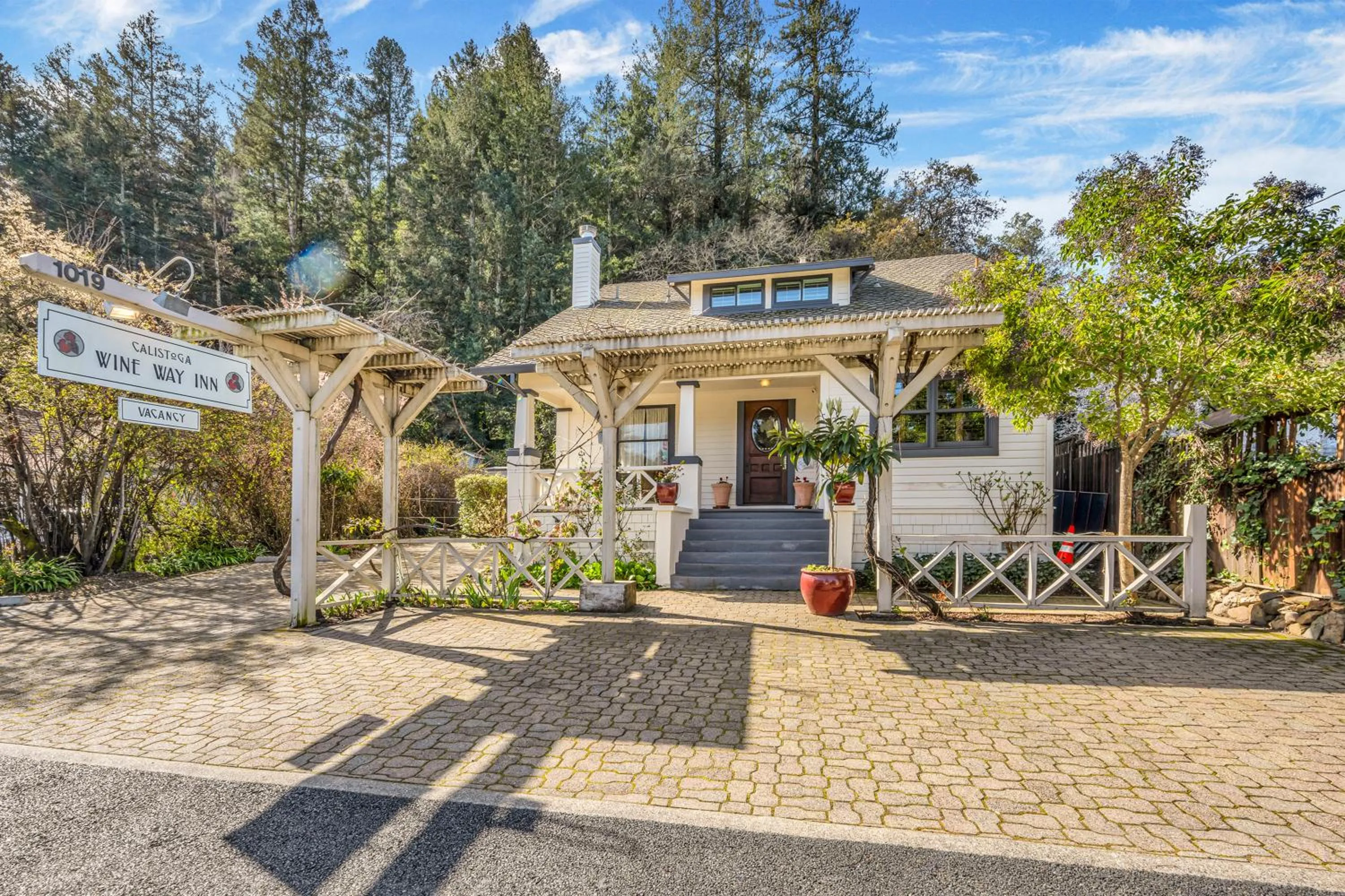 Property building in Calistoga Wine Way Inn