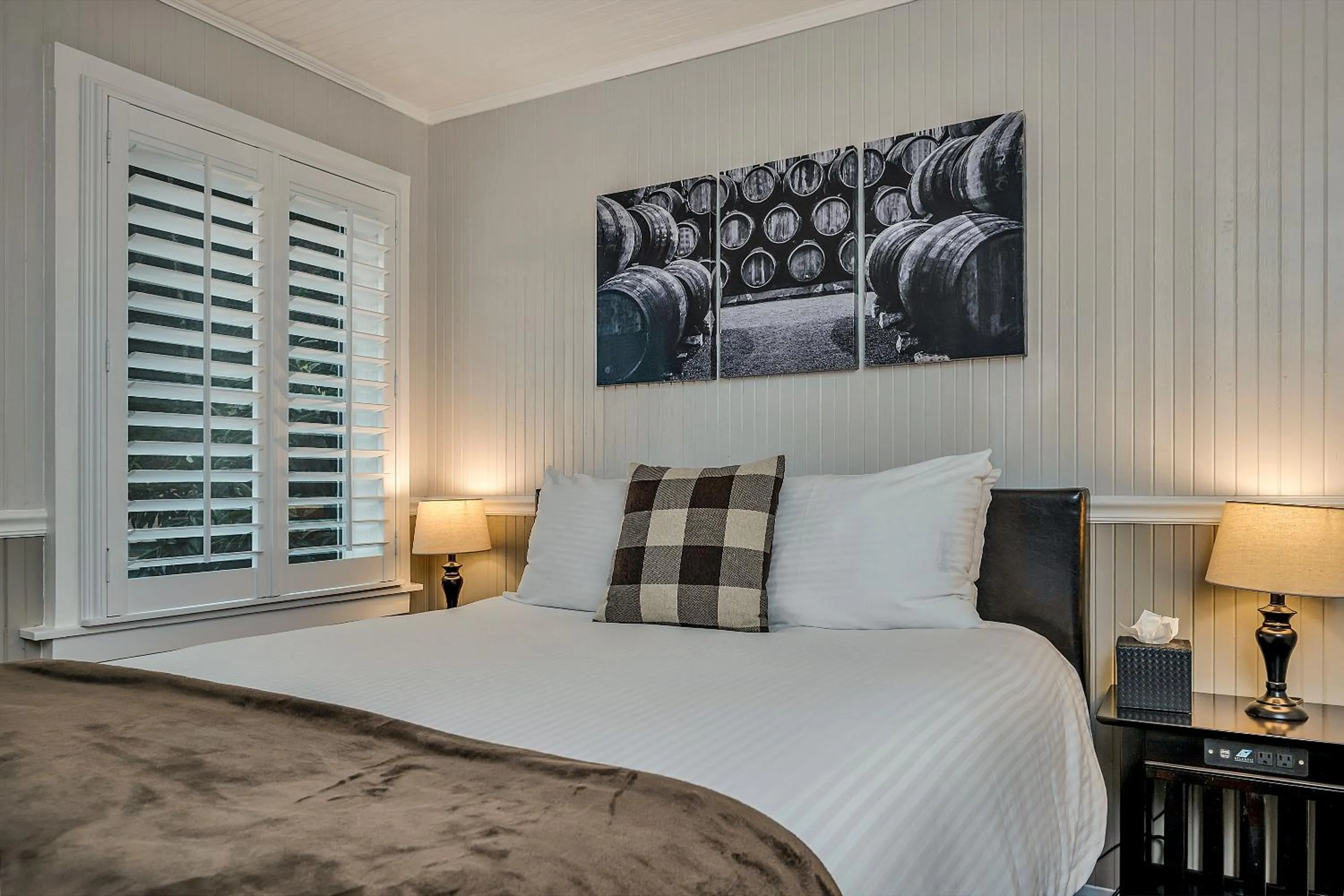 Bed in Calistoga Wine Way Inn