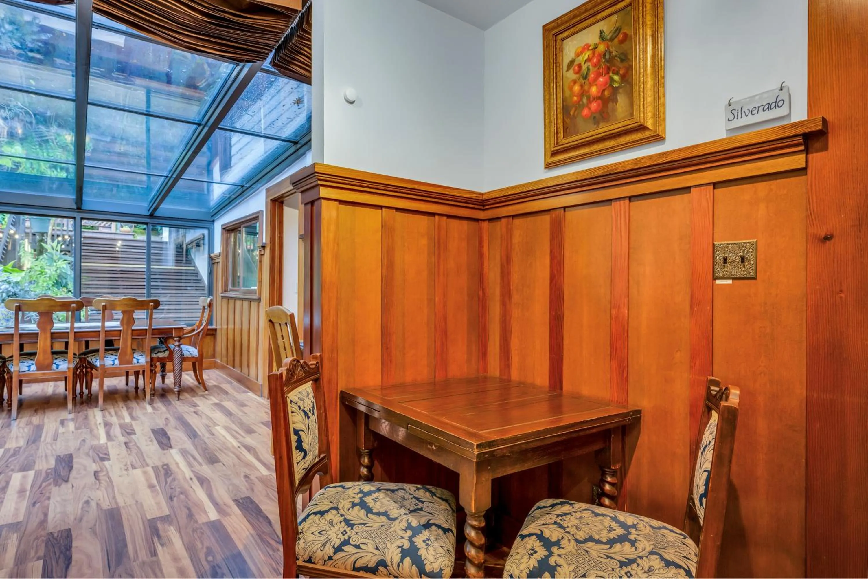 Seating area in Calistoga Wine Way Inn