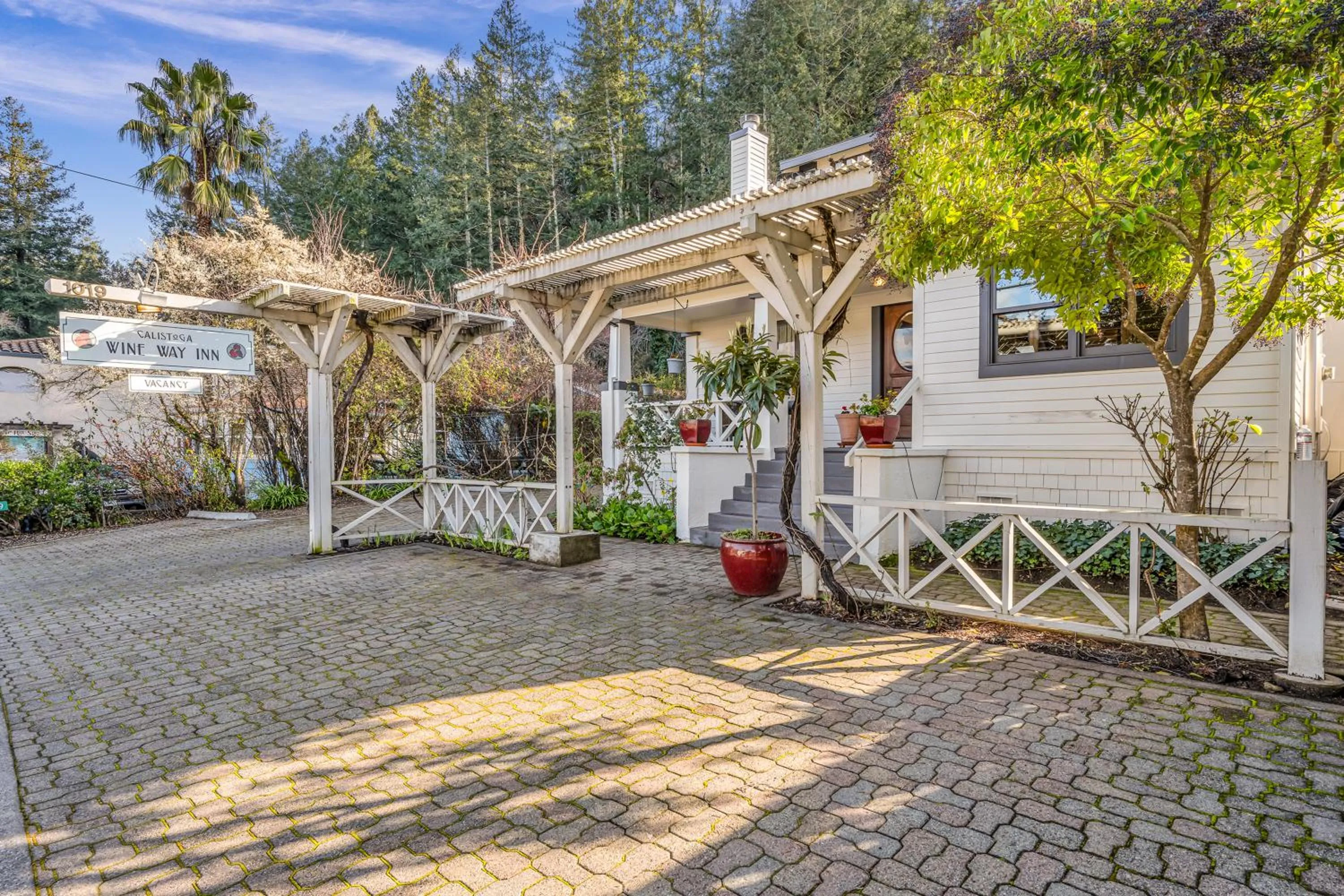 Property building in Calistoga Wine Way Inn