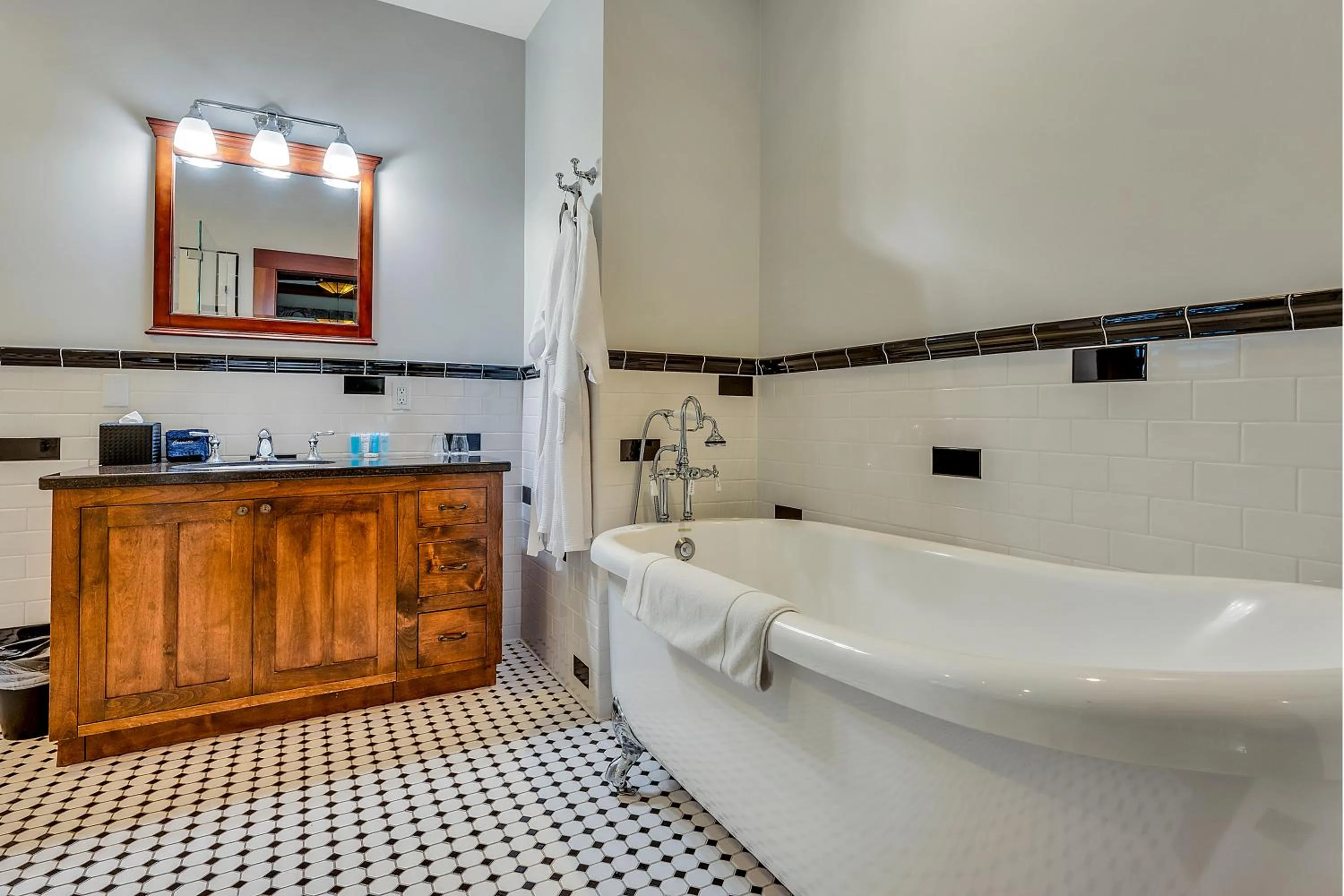 Bathroom in Calistoga Wine Way Inn