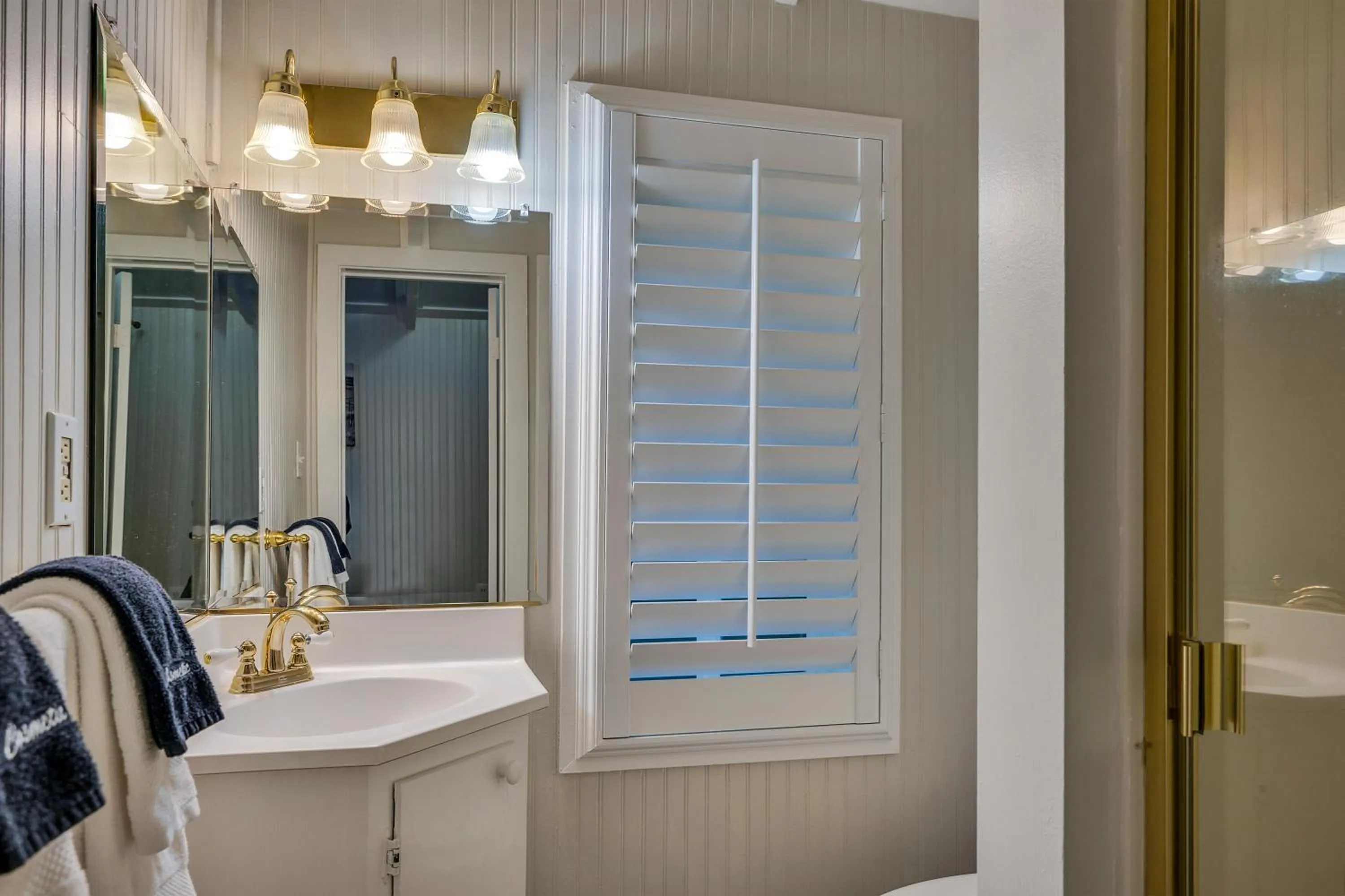 Shower in Calistoga Wine Way Inn