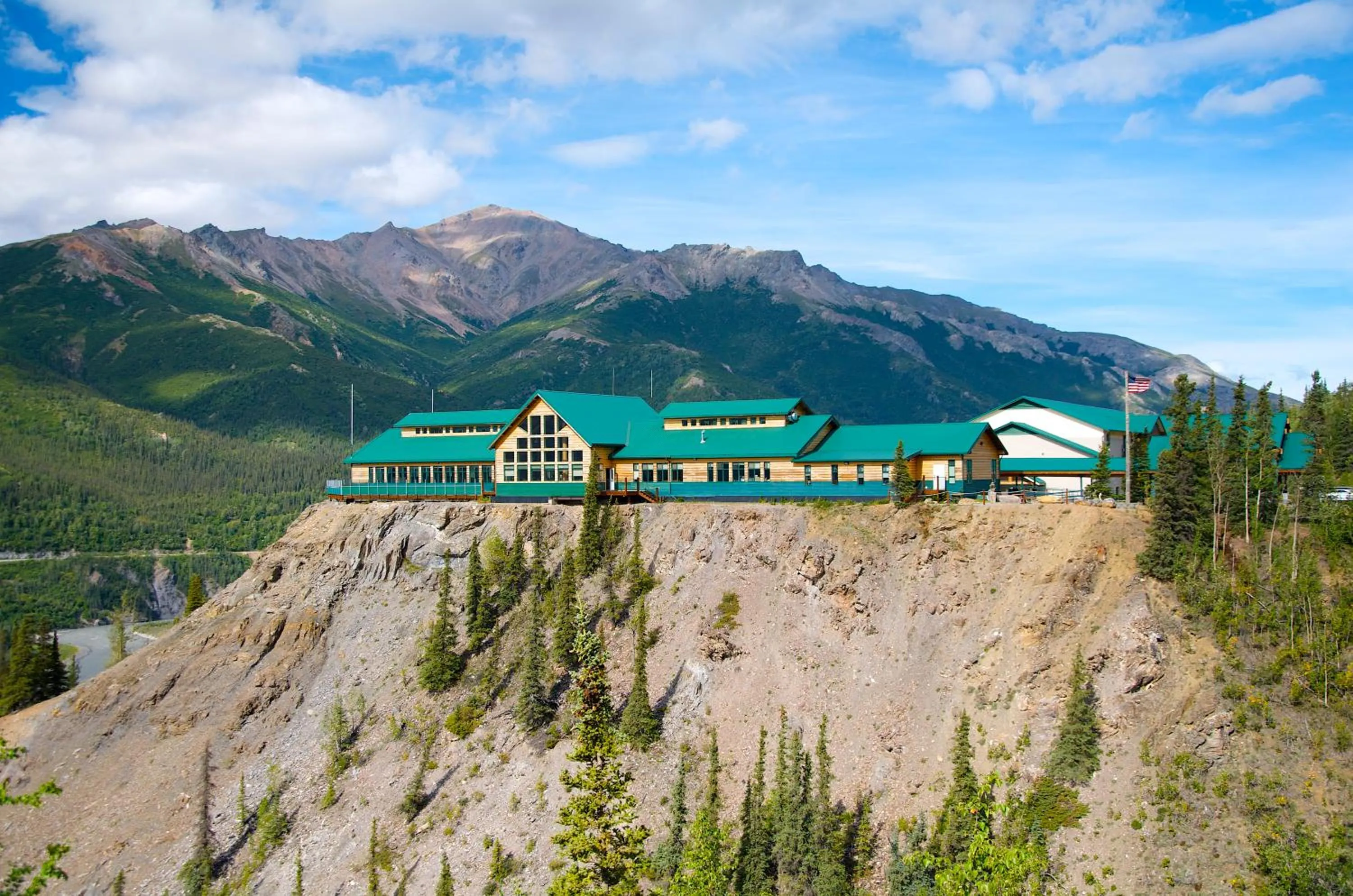 Facade/entrance in Grande Denali Lodge