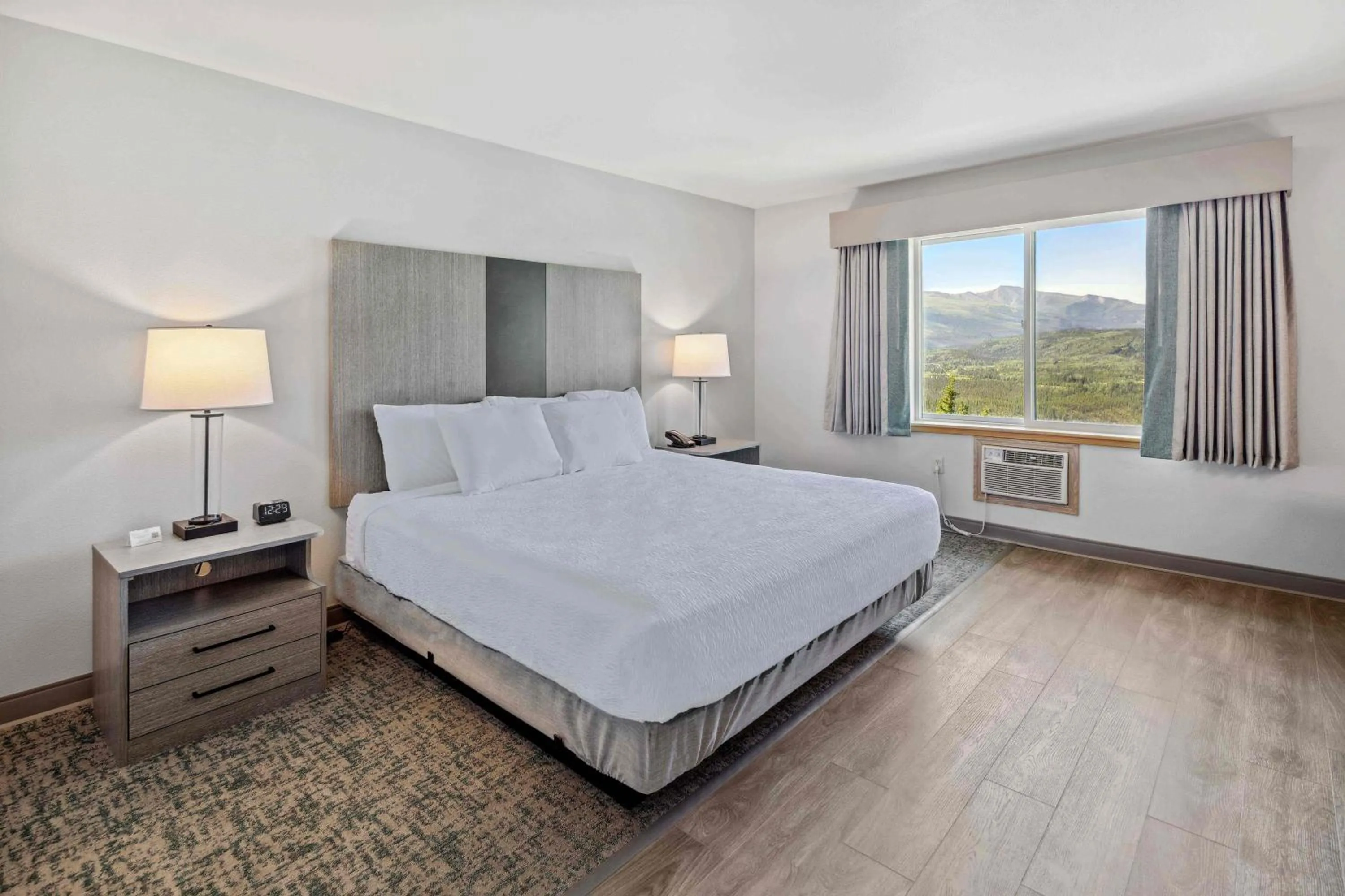 Bed in Grande Denali Lodge