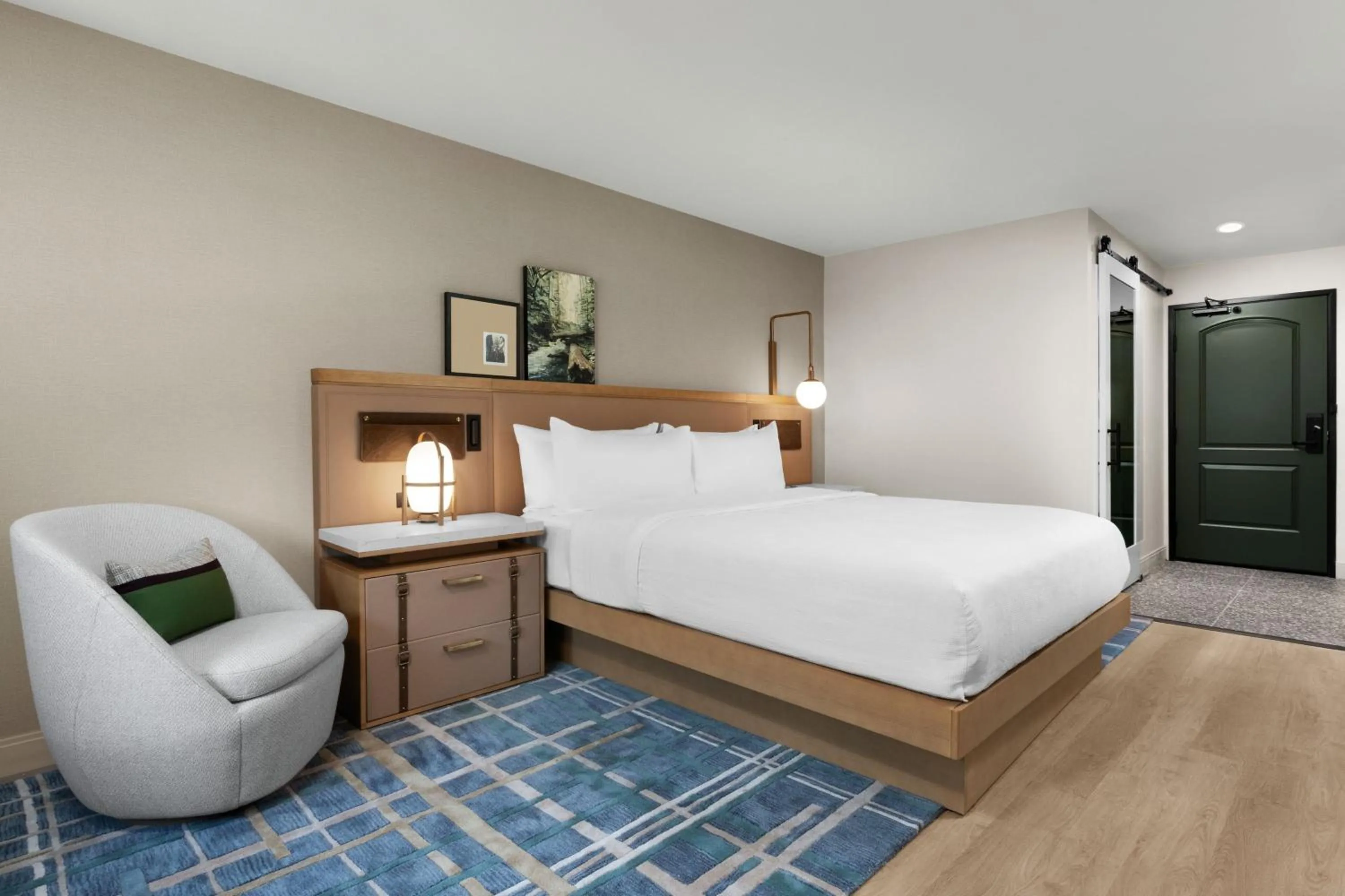 Photo of the whole room, Bed in The Inelle, Oakhurst Yosemite, a Tribute Portfolio Hotel