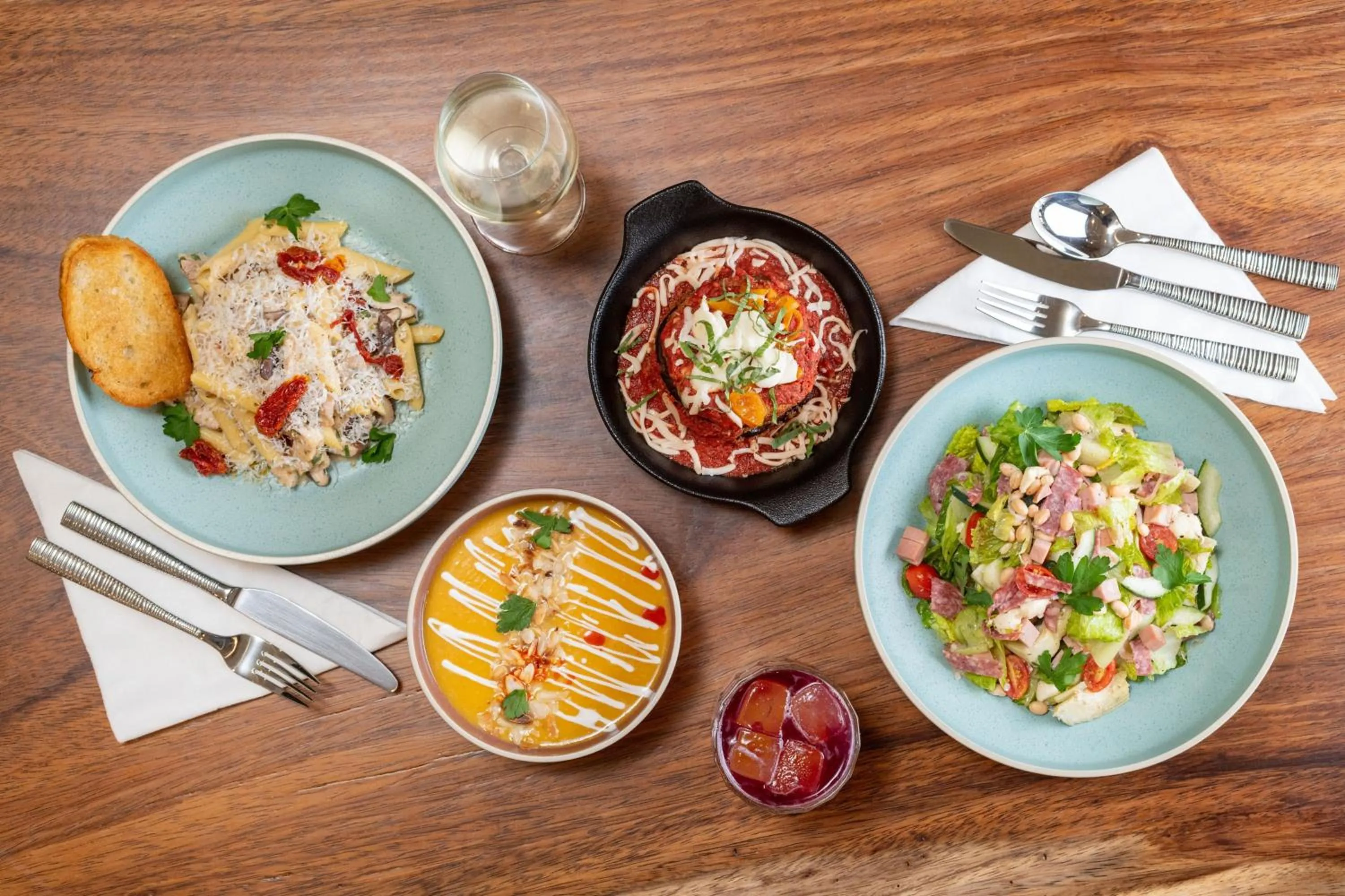 Restaurant/places to eat in The Inelle, Oakhurst Yosemite, a Tribute Portfolio Hotel