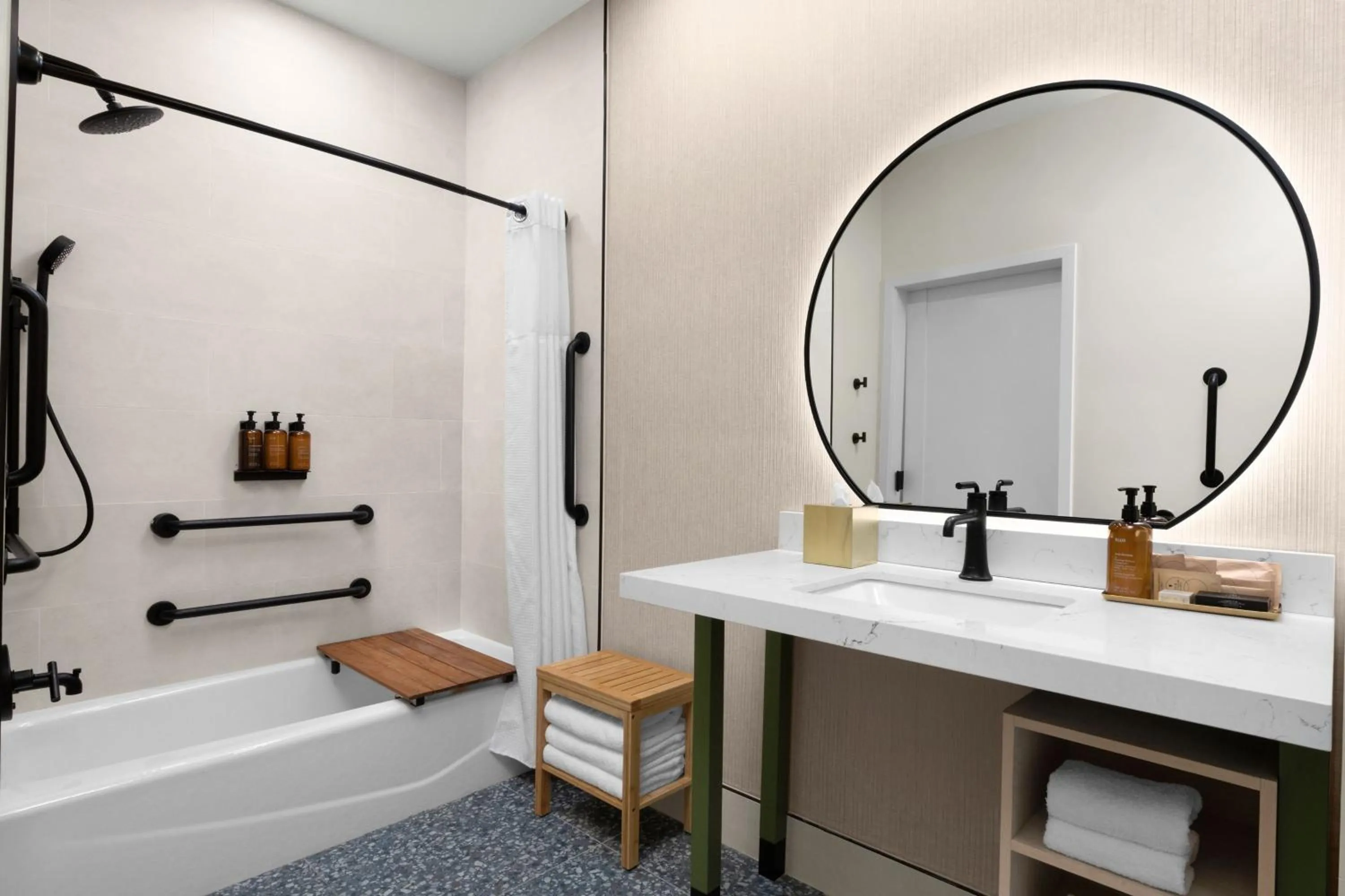 Bathroom in The Inelle, Oakhurst Yosemite, a Tribute Portfolio Hotel