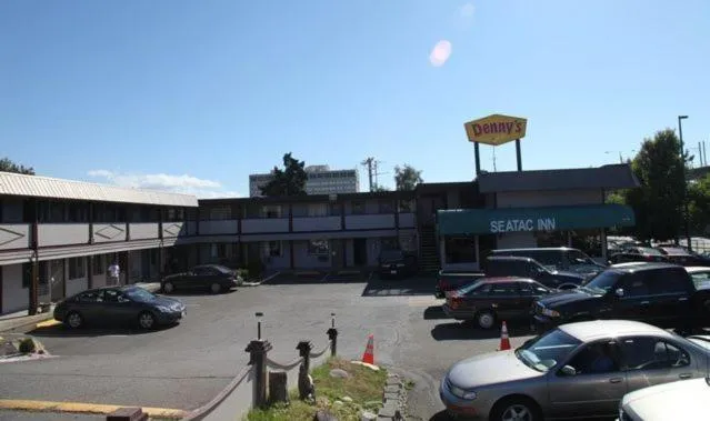 Facade/entrance in Seatac Inn