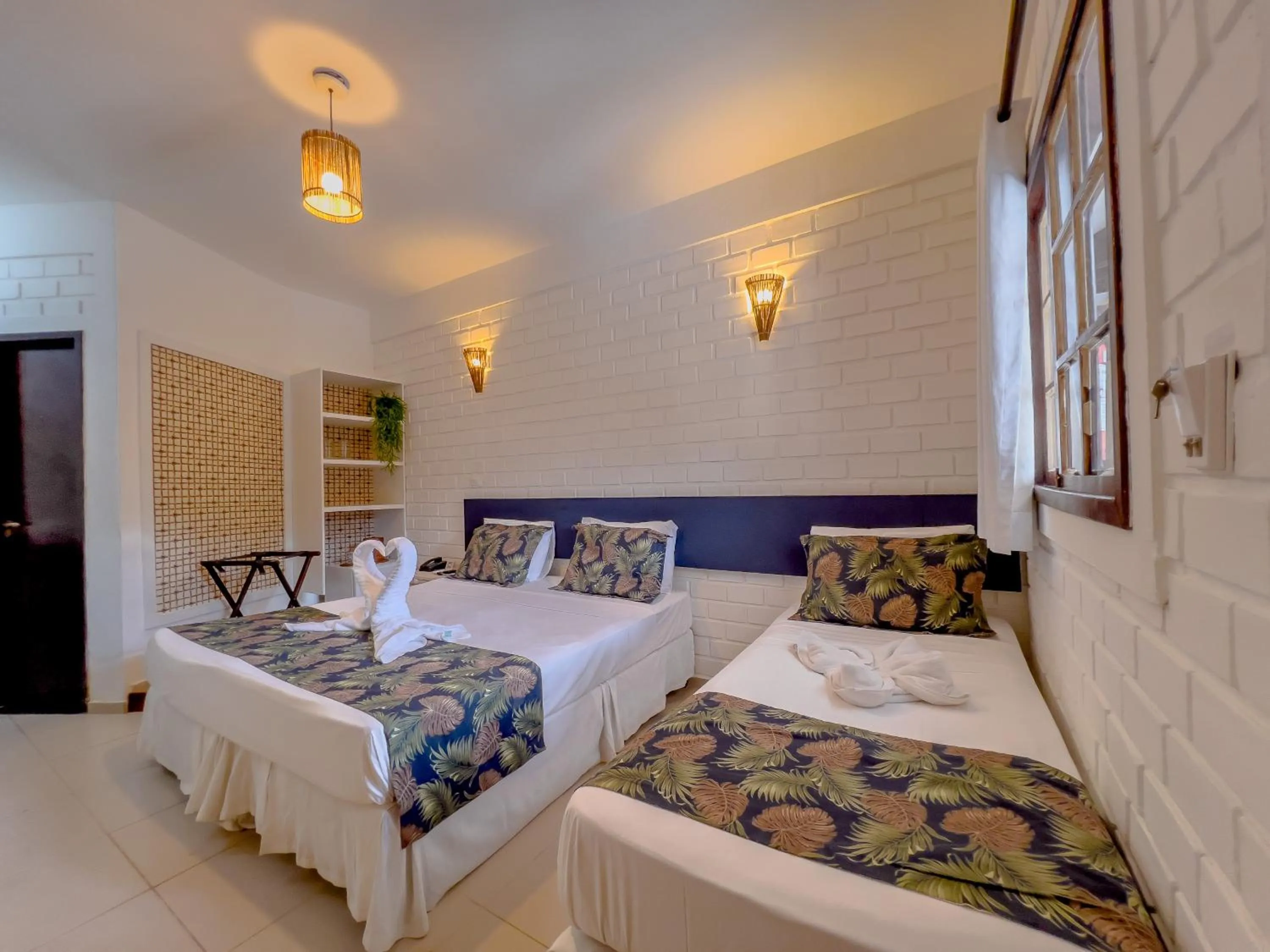 Photo of the whole room, Bed in Pousada Pérola do Porto