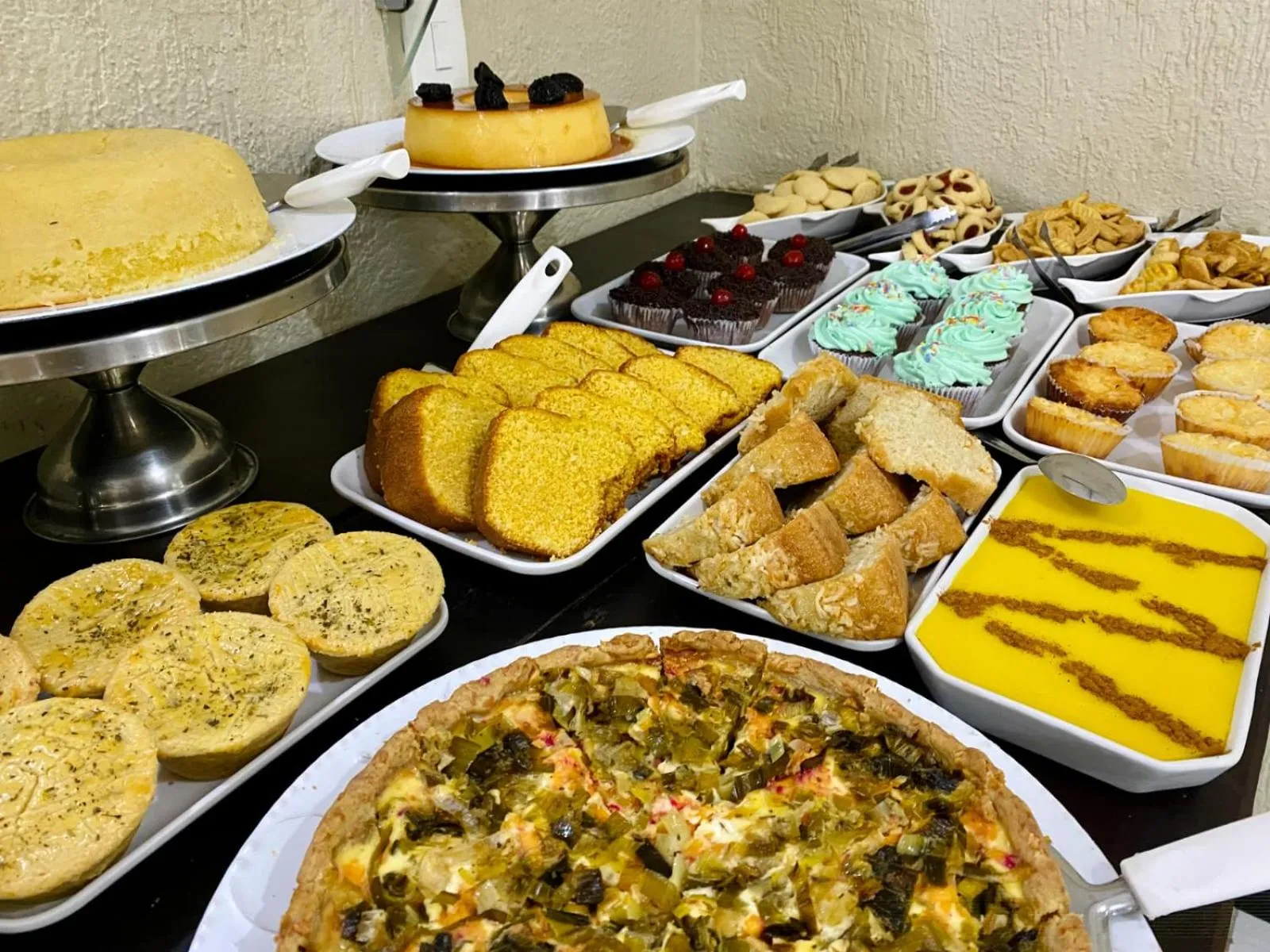 Buffet breakfast in Pousada Pérola do Porto