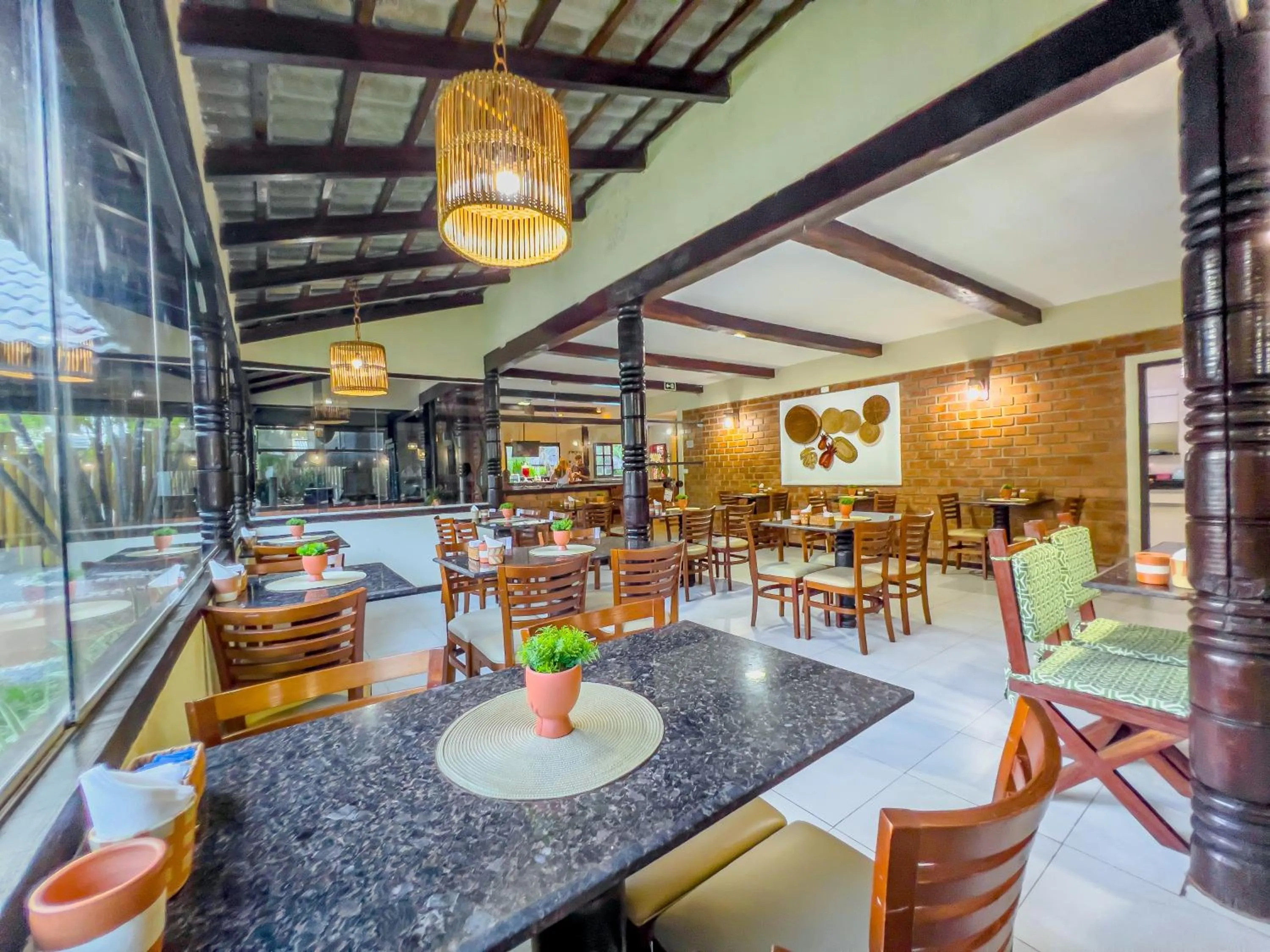 Restaurant/places to eat in Pousada Pérola do Porto