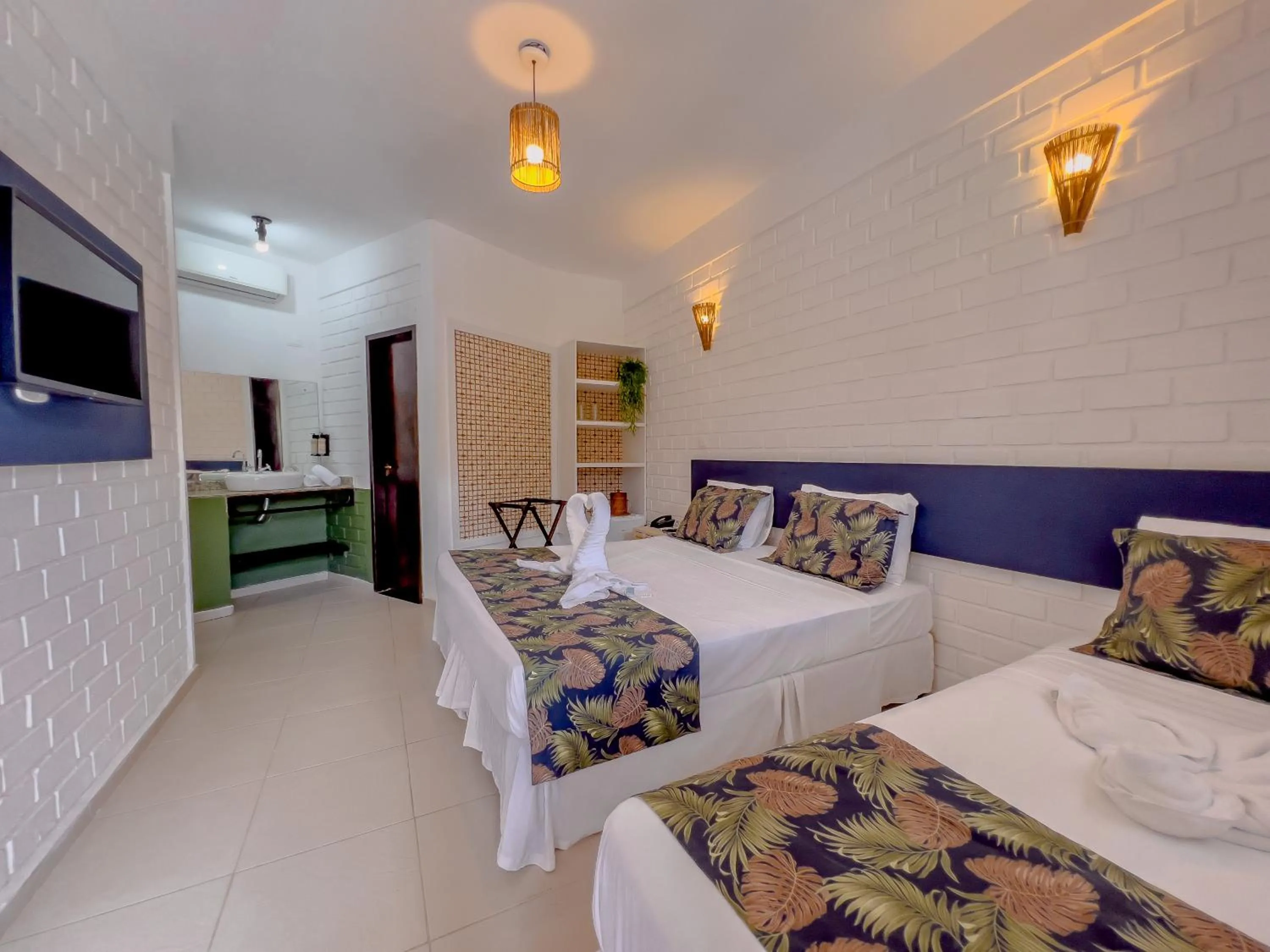 Photo of the whole room, Bed in Pousada Pérola do Porto