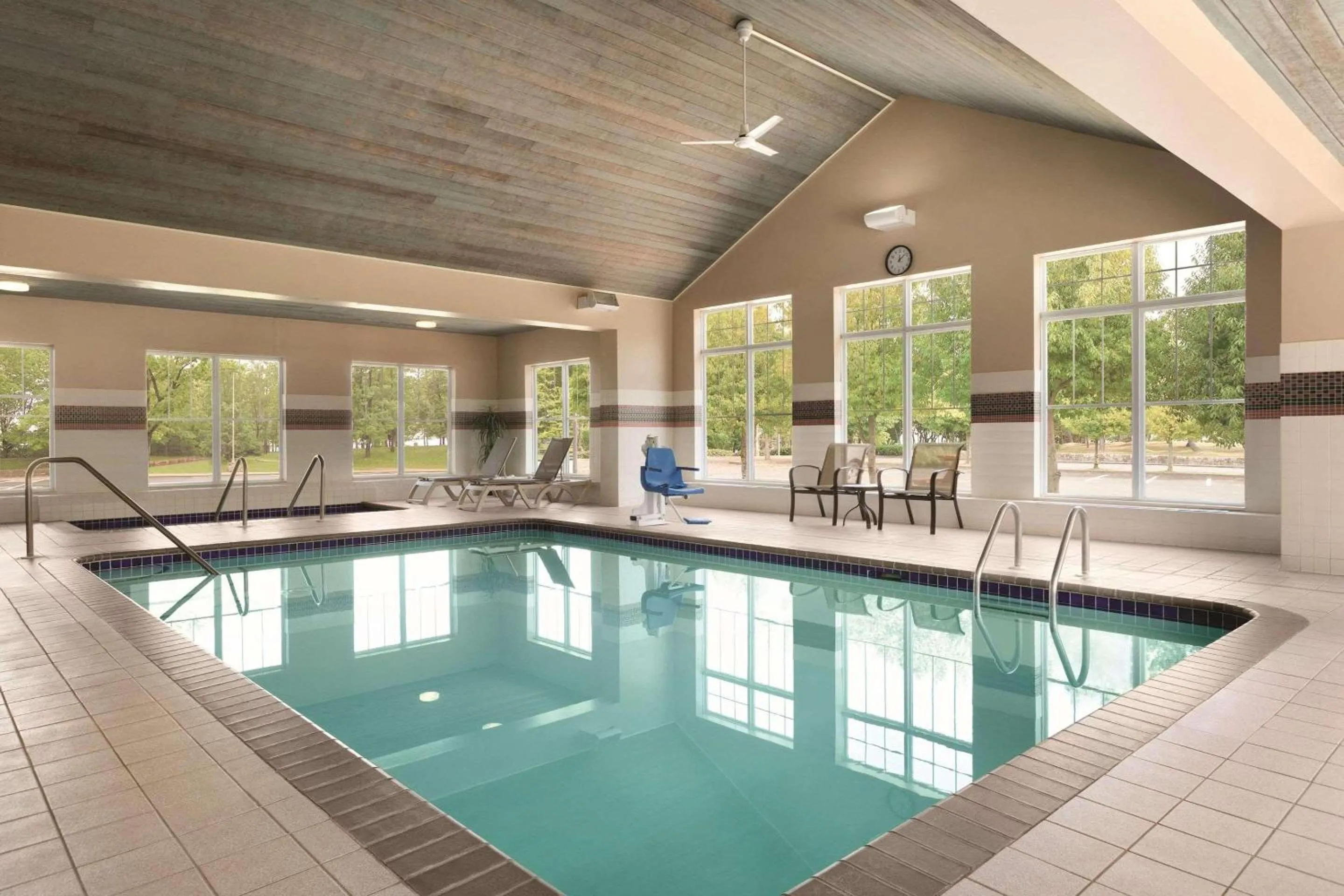 Swimming pool in Country Inn & Suites by Radisson, Brooklyn Park - Brooklyn Center, MN