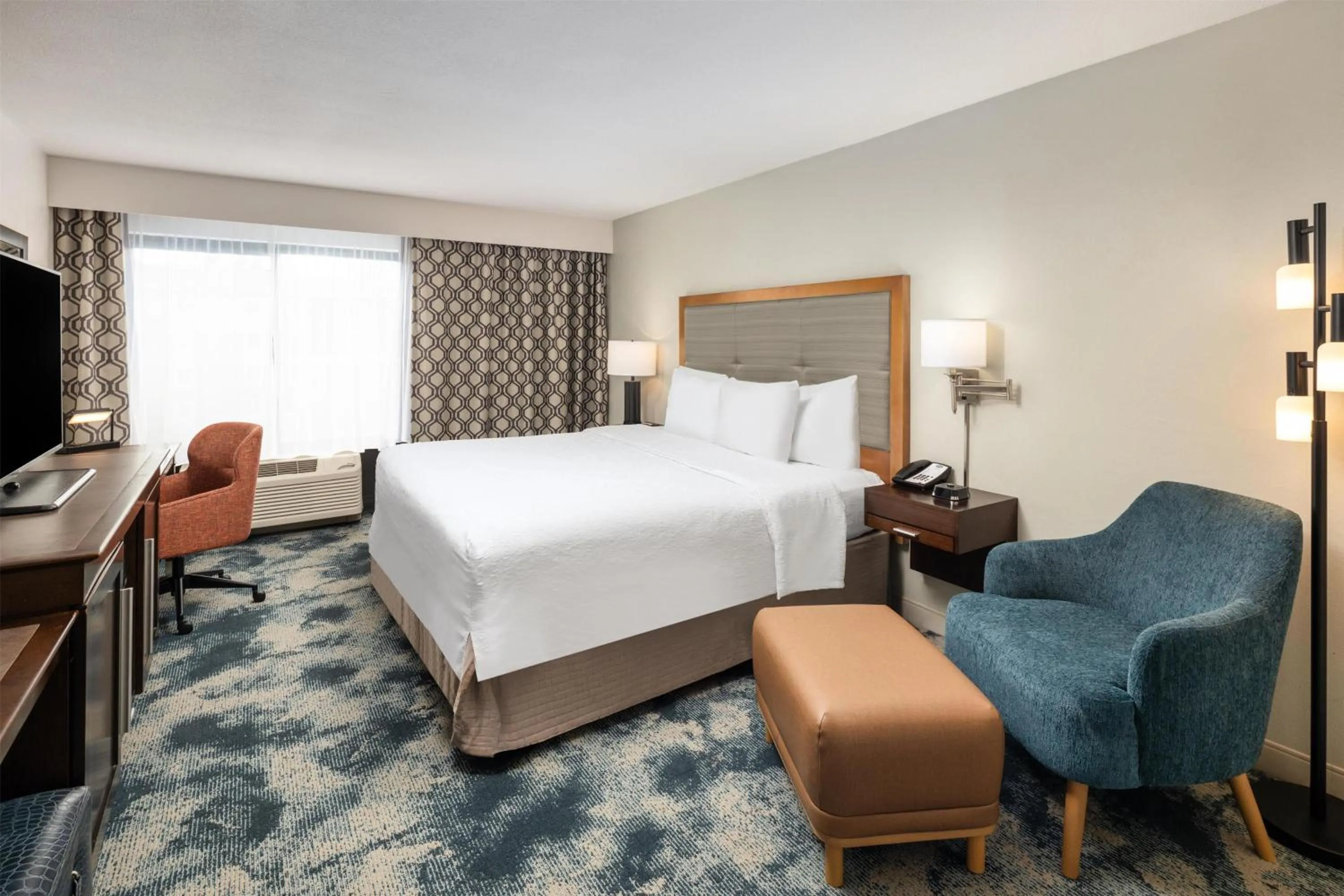 Bed in Hampton Inn Portland East