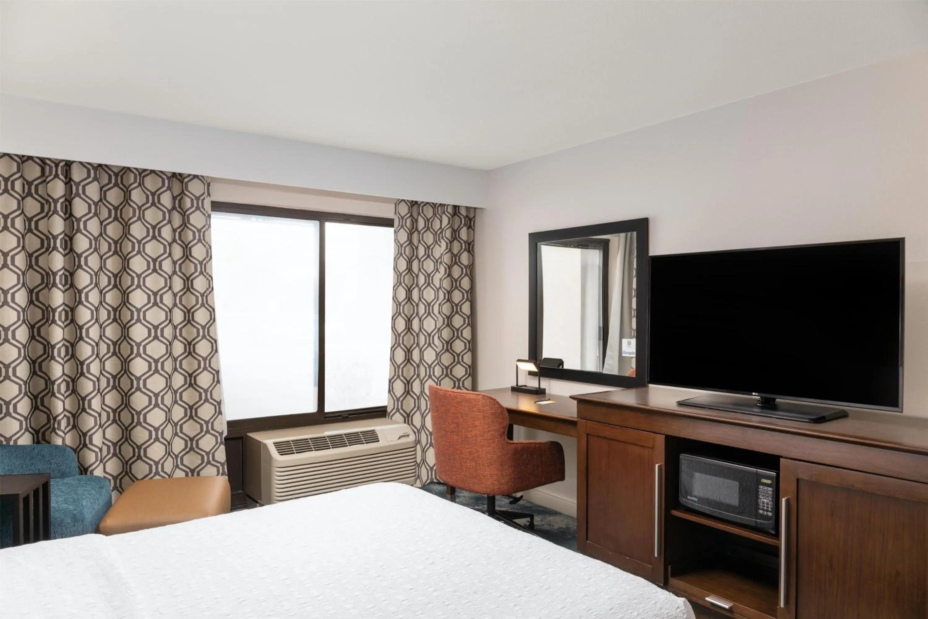 Bed in Hampton Inn Portland East