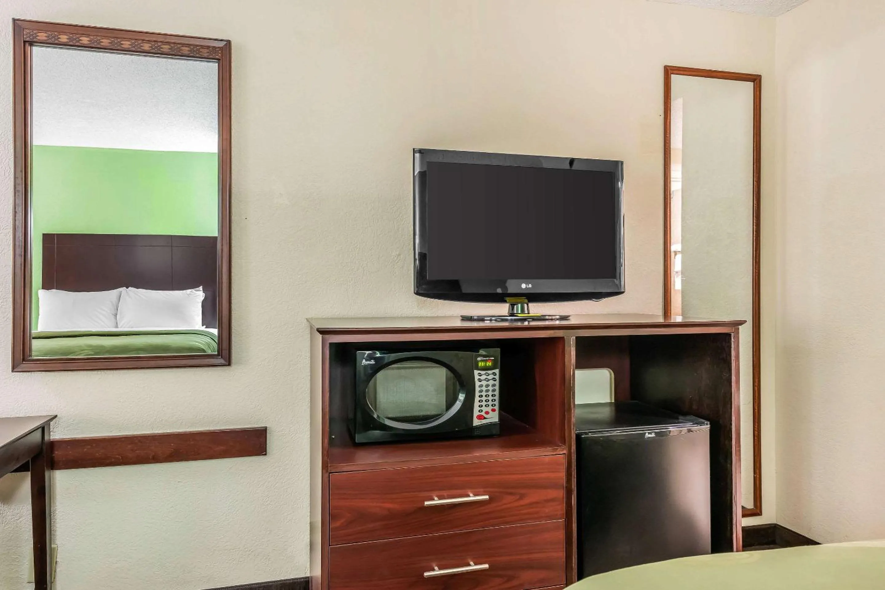 Bedroom in Quality Inn Fort Pierce I-95