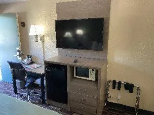 TV and multimedia in Quality Inn Fort Pierce I-95