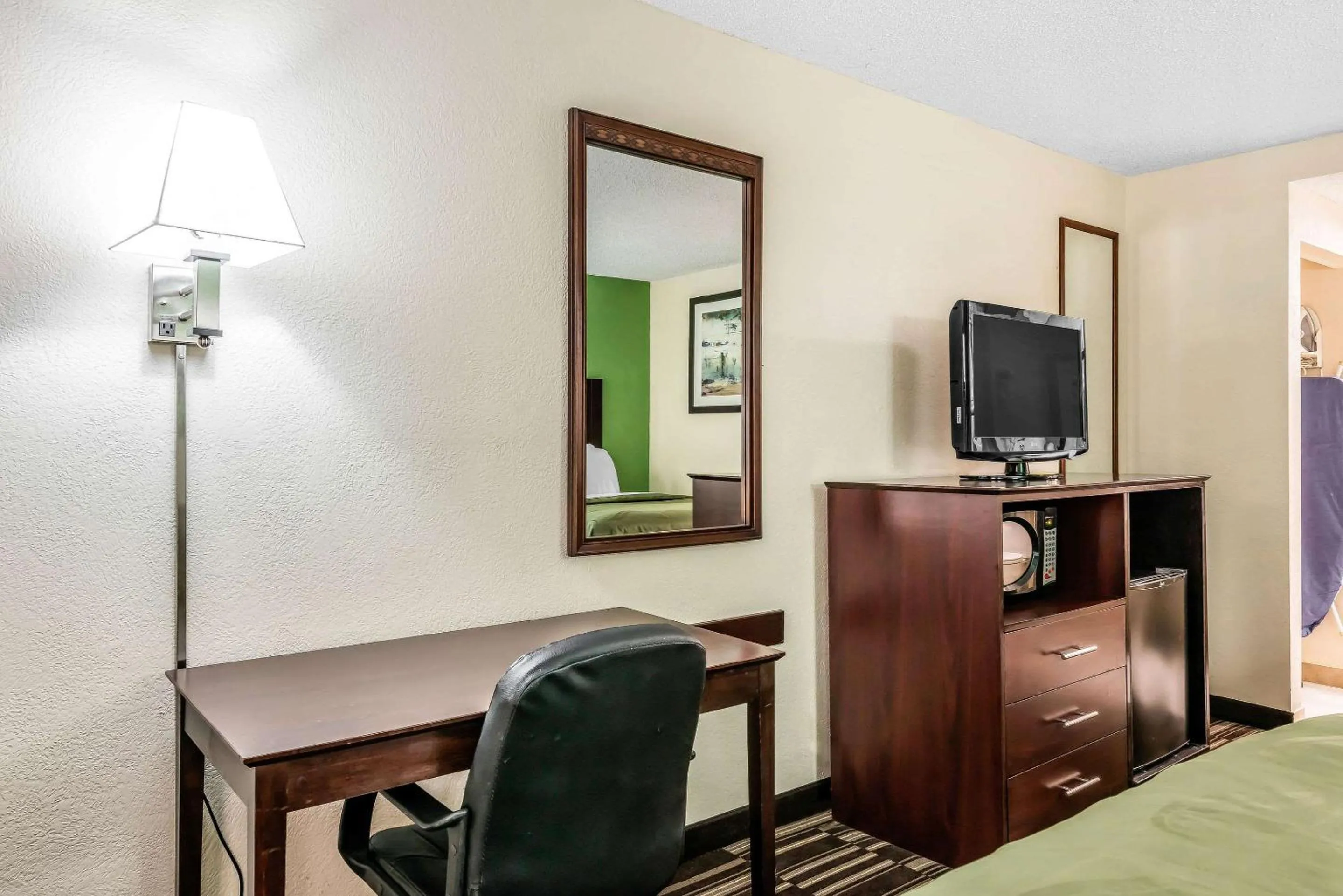 Bedroom, Bed in Quality Inn Fort Pierce I-95