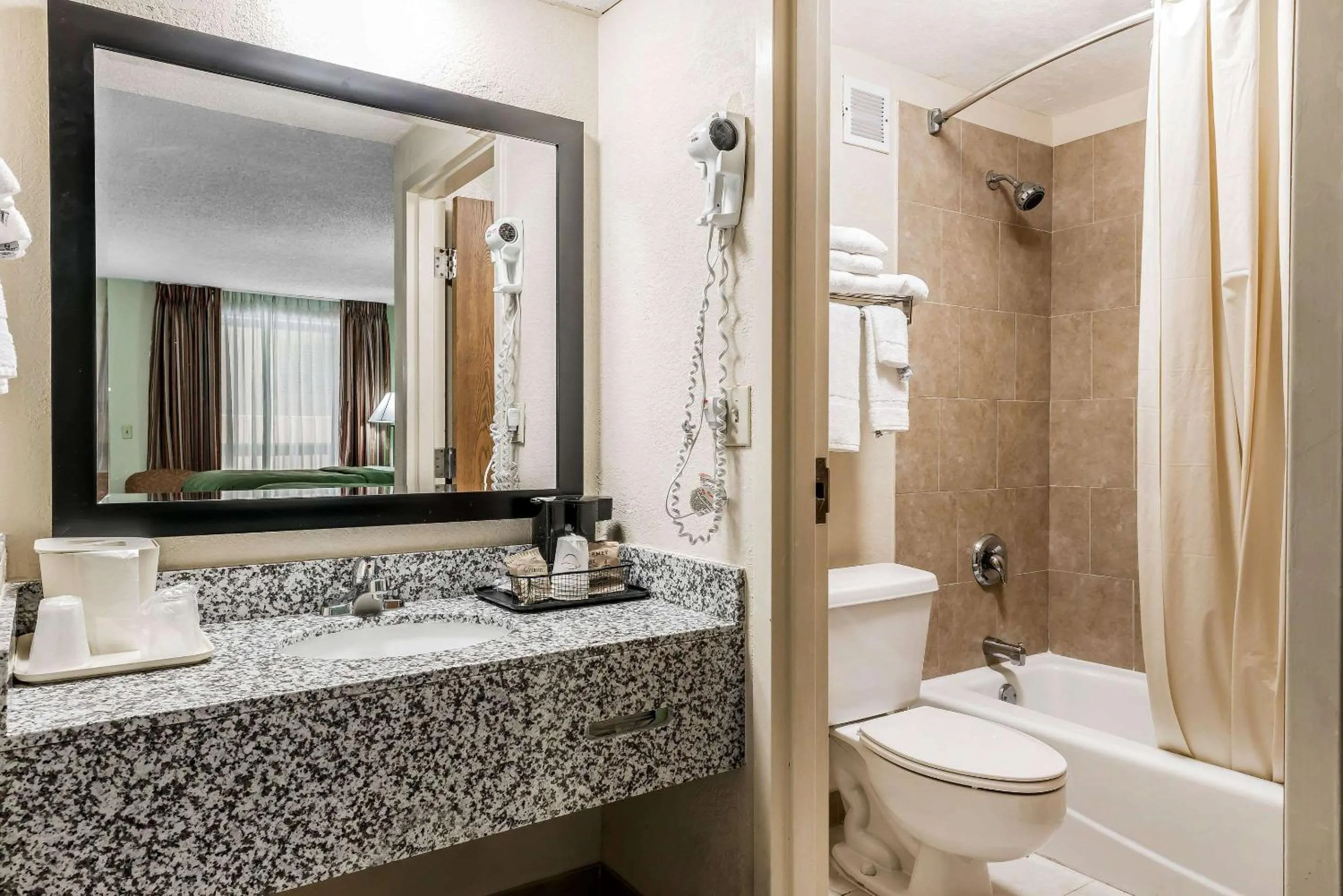 Bedroom in Quality Inn Fort Pierce I-95