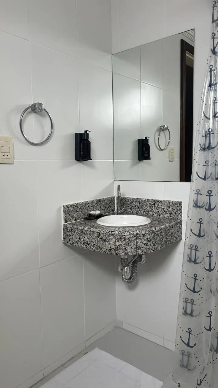 Bathroom in Hotel Acalanto