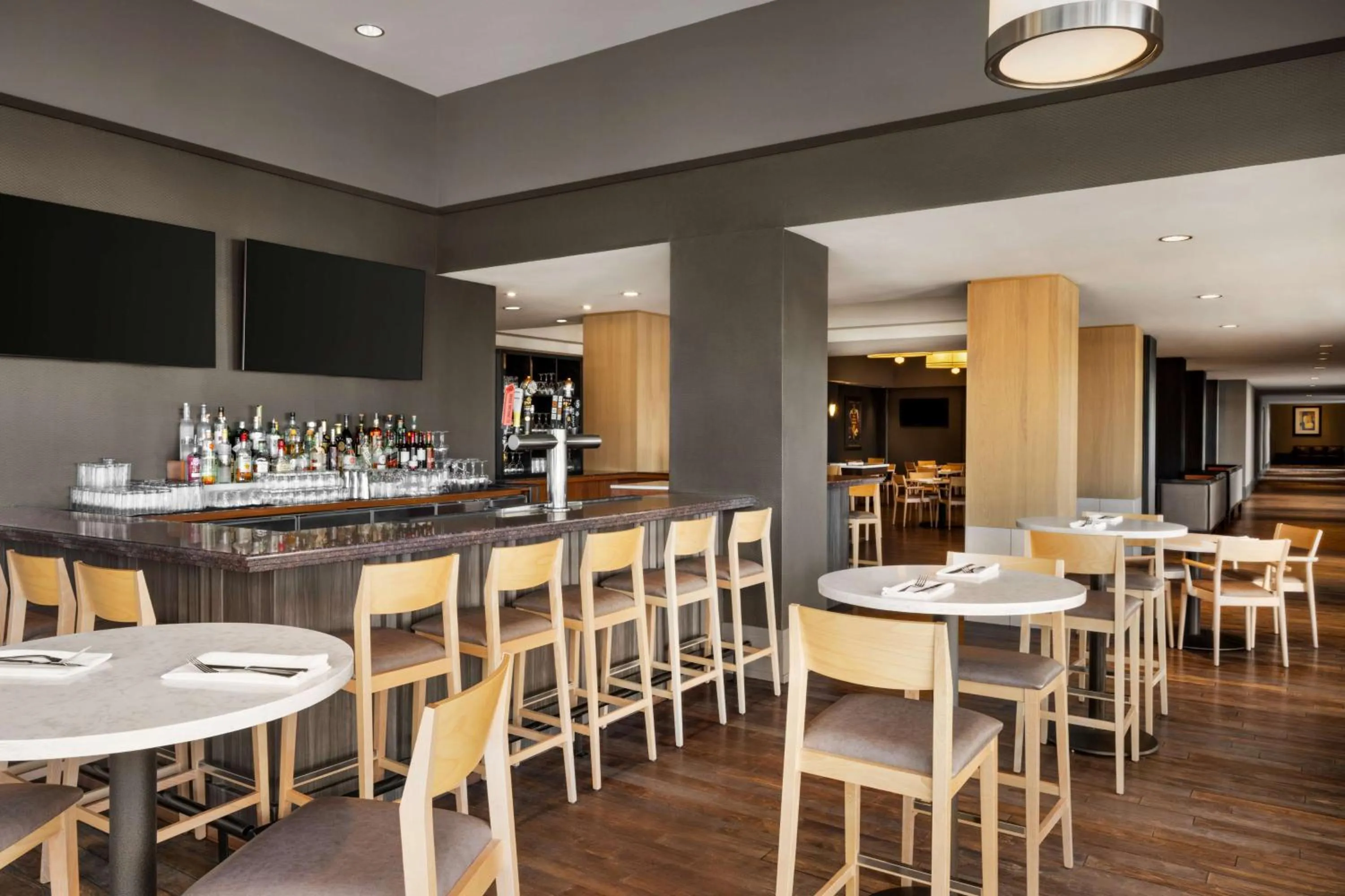 Restaurant/places to eat in Hilton Vancouver Airport