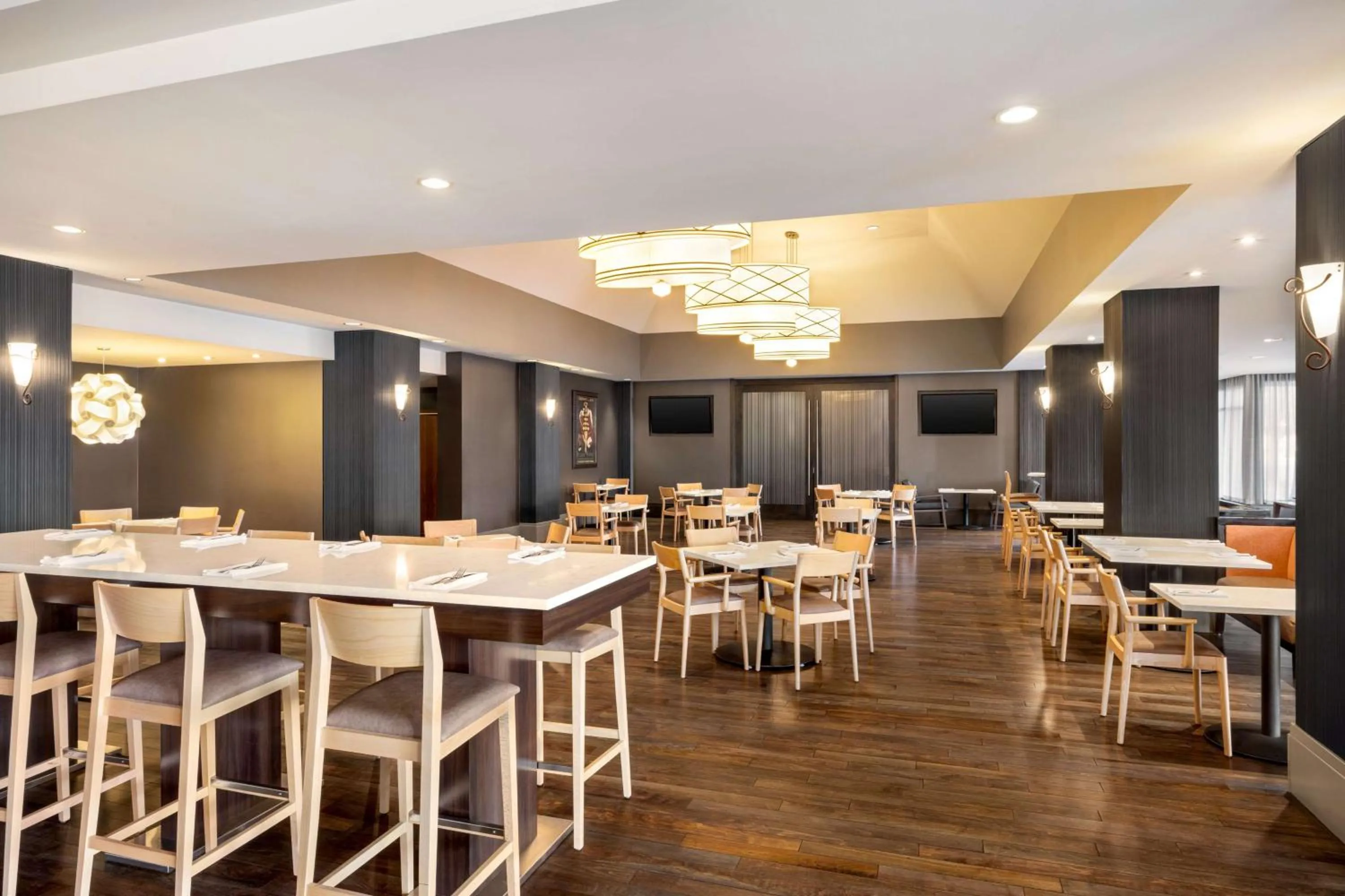 Restaurant/places to eat in Hilton Vancouver Airport