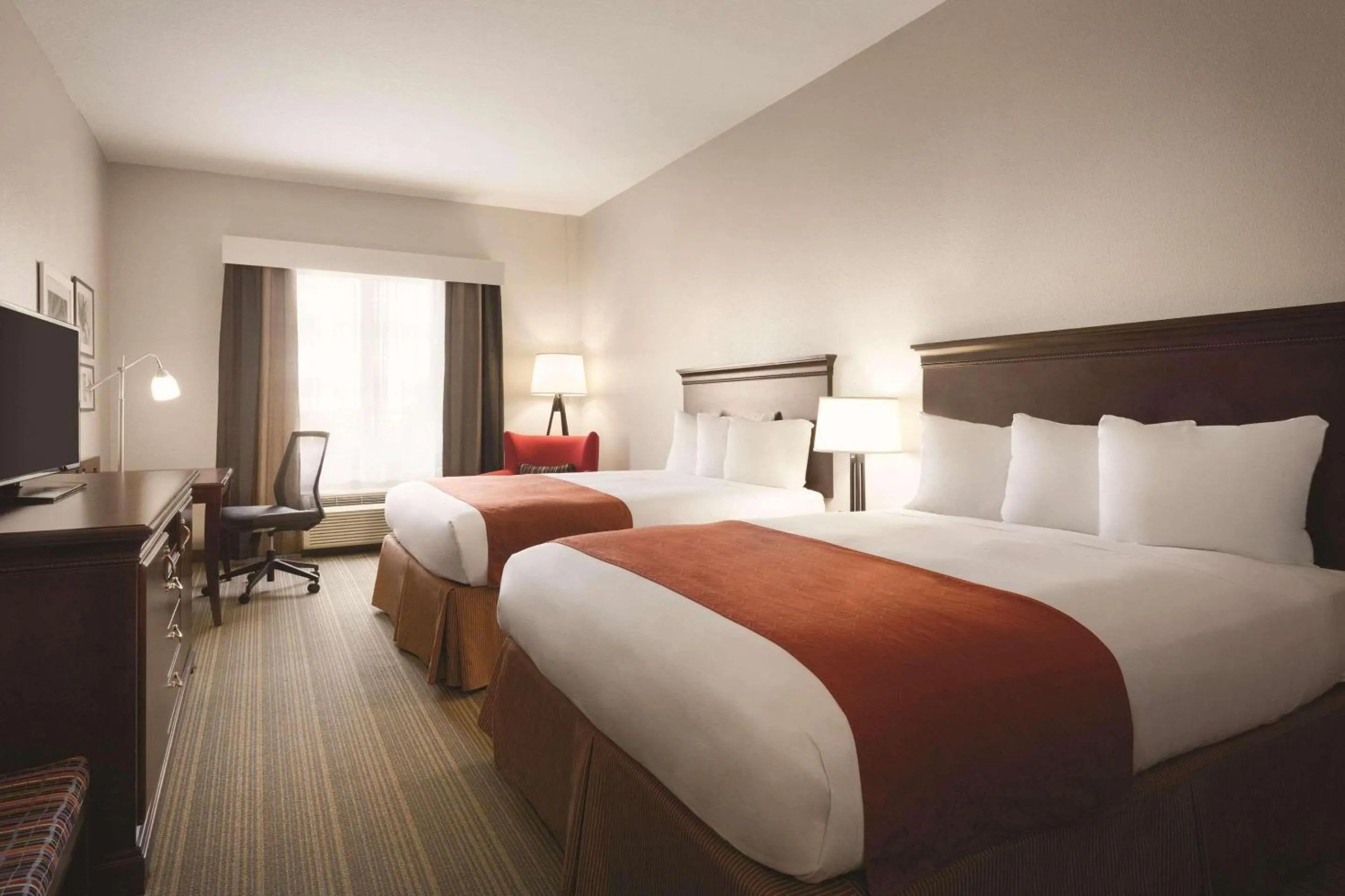 Bedroom, Bed in Country Inn & Suites by Radisson, St Petersburg - Clearwater, FL