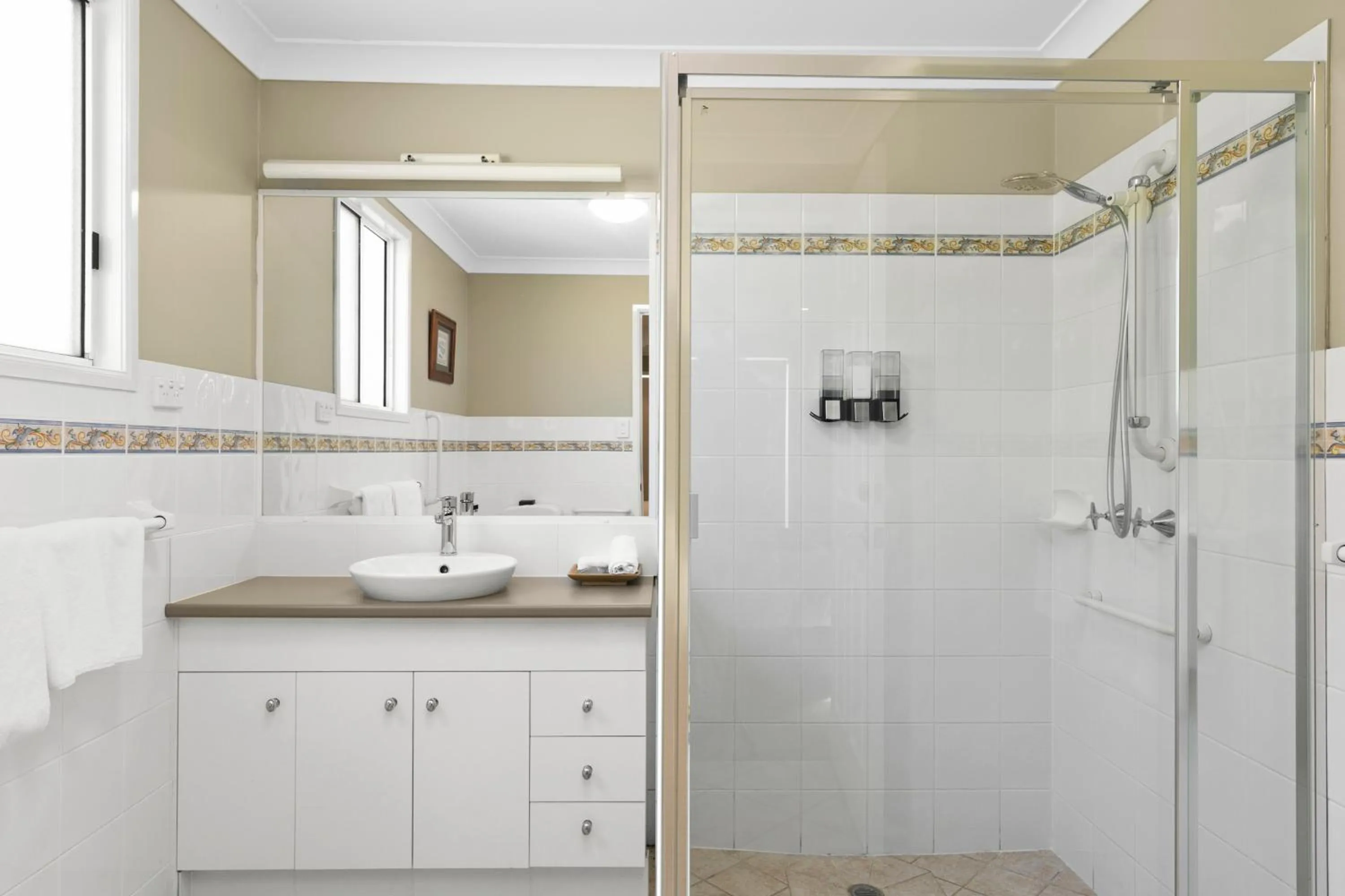 Shower in The Grange On Hermitage