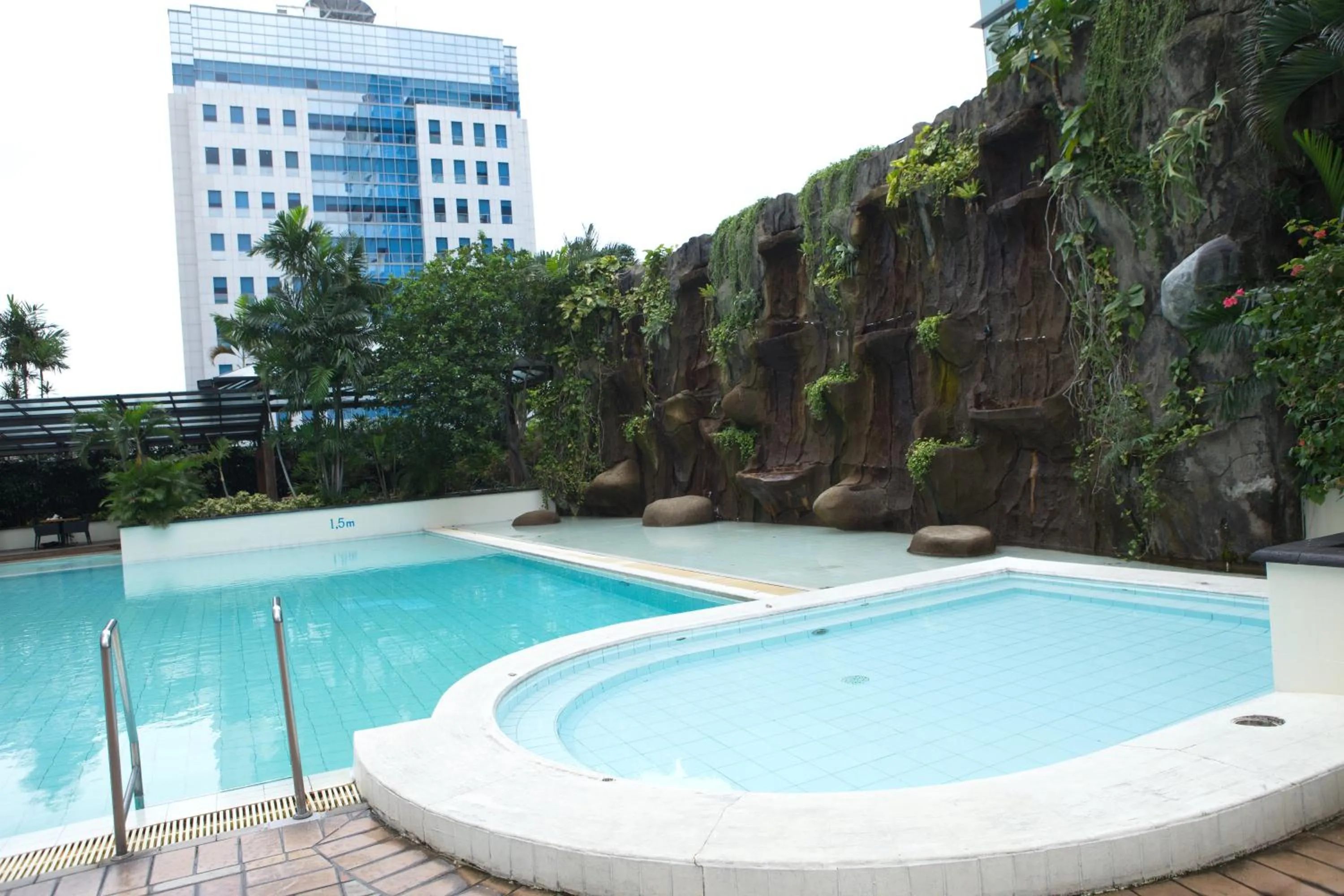 Swimming pool in Menara Peninsula Hotel