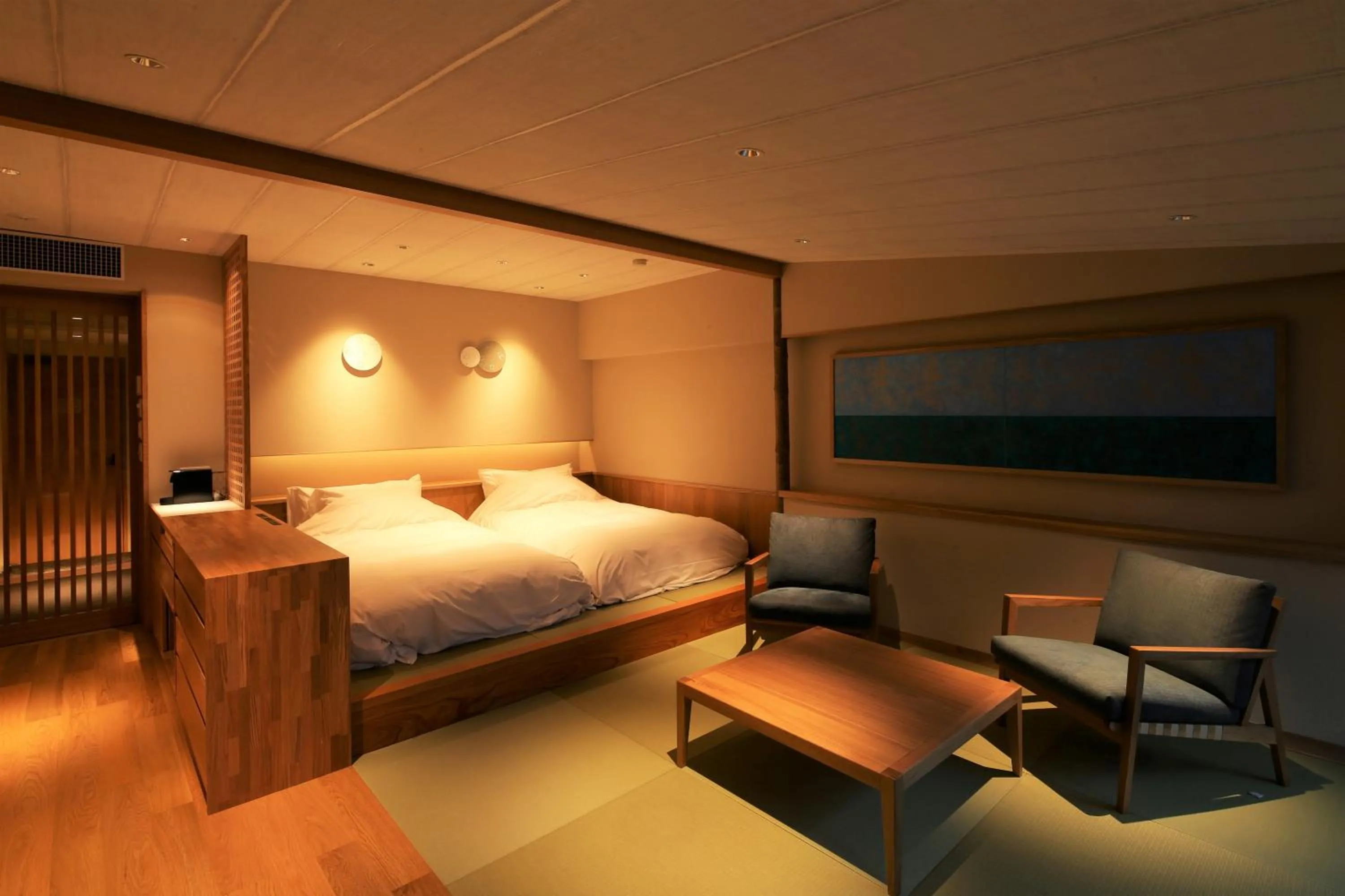 Photo of the whole room, Bed in Monjusou