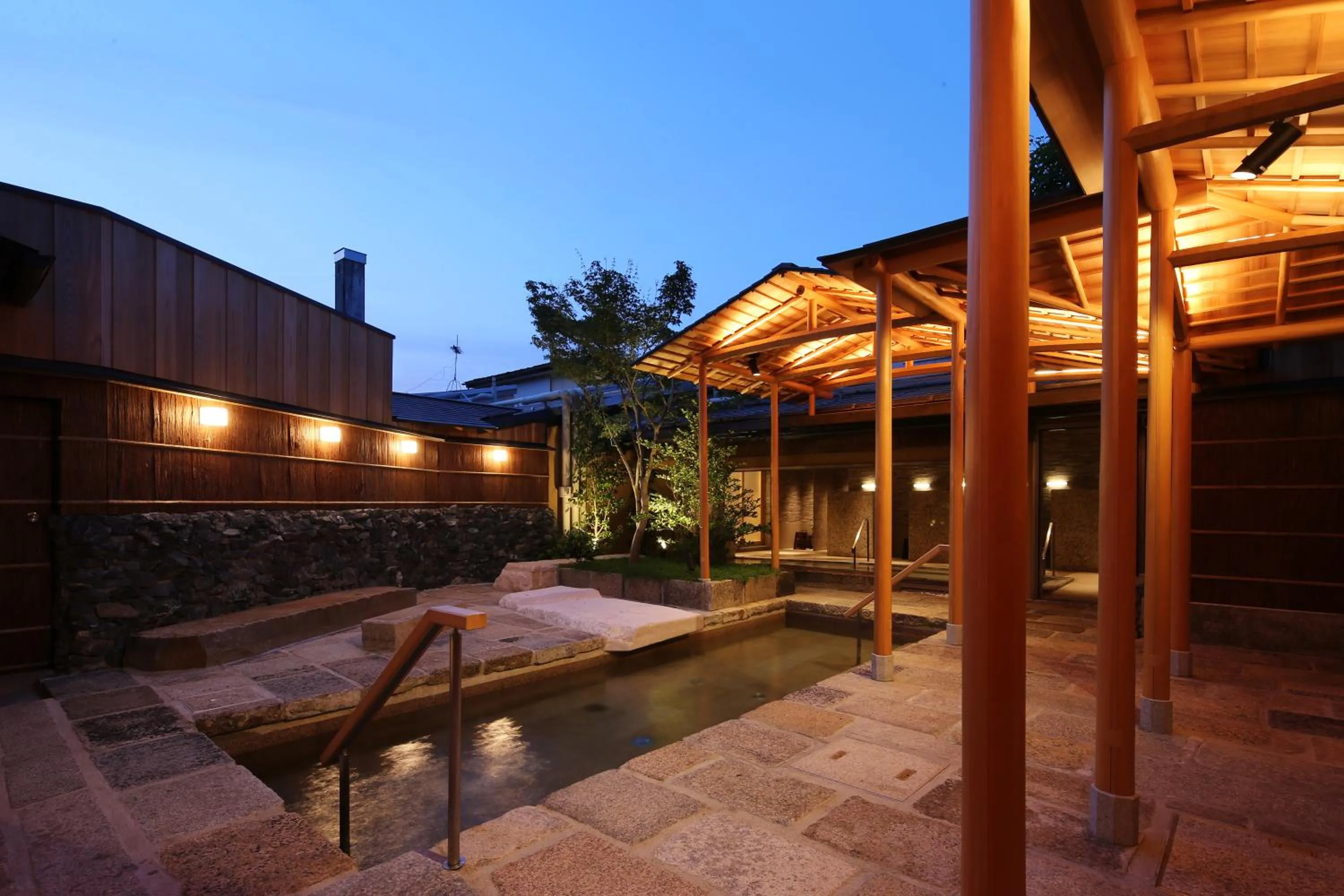 Hot Spring Bath in Monjusou