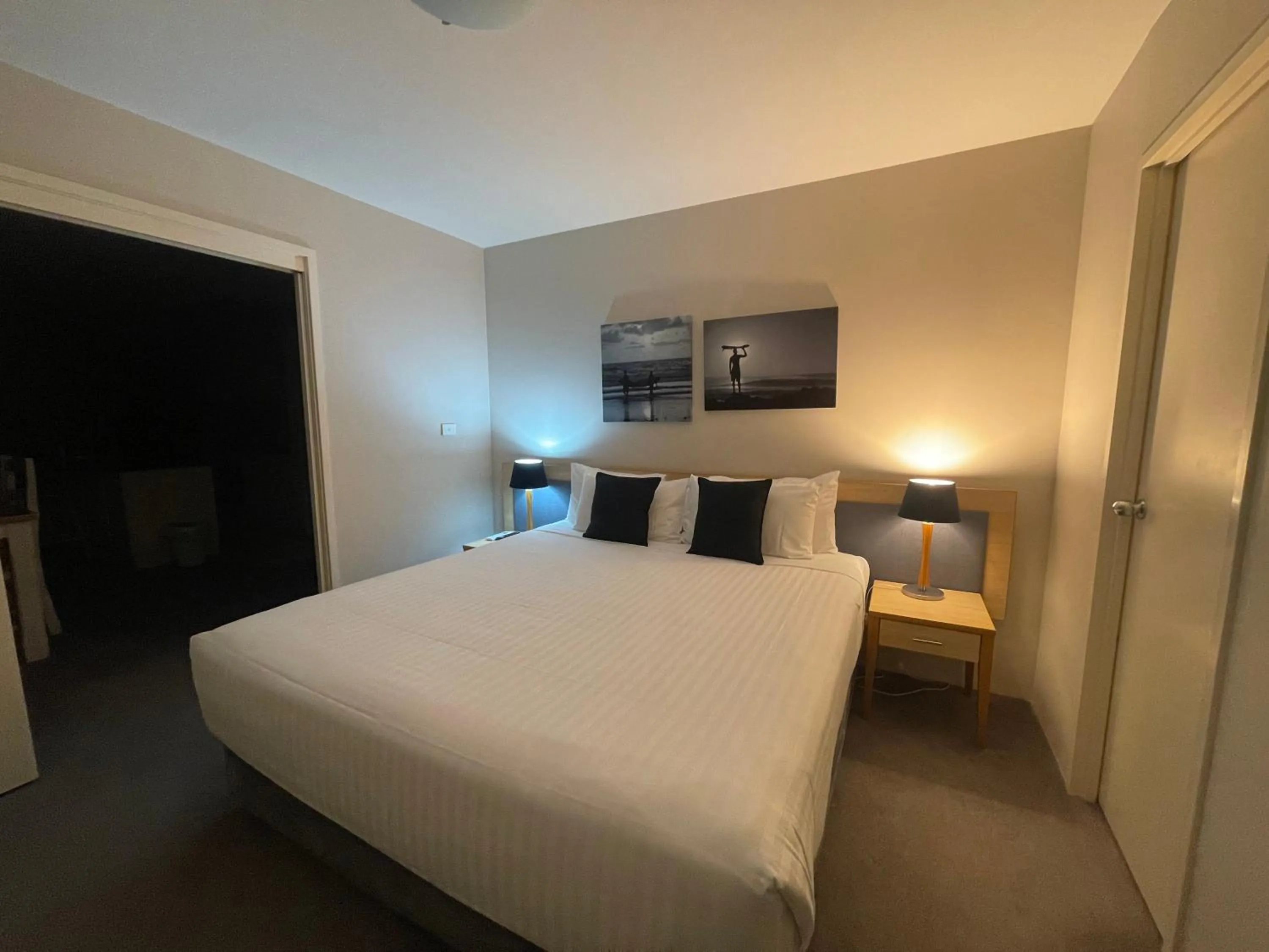 Boathouse Resort (Water Front)