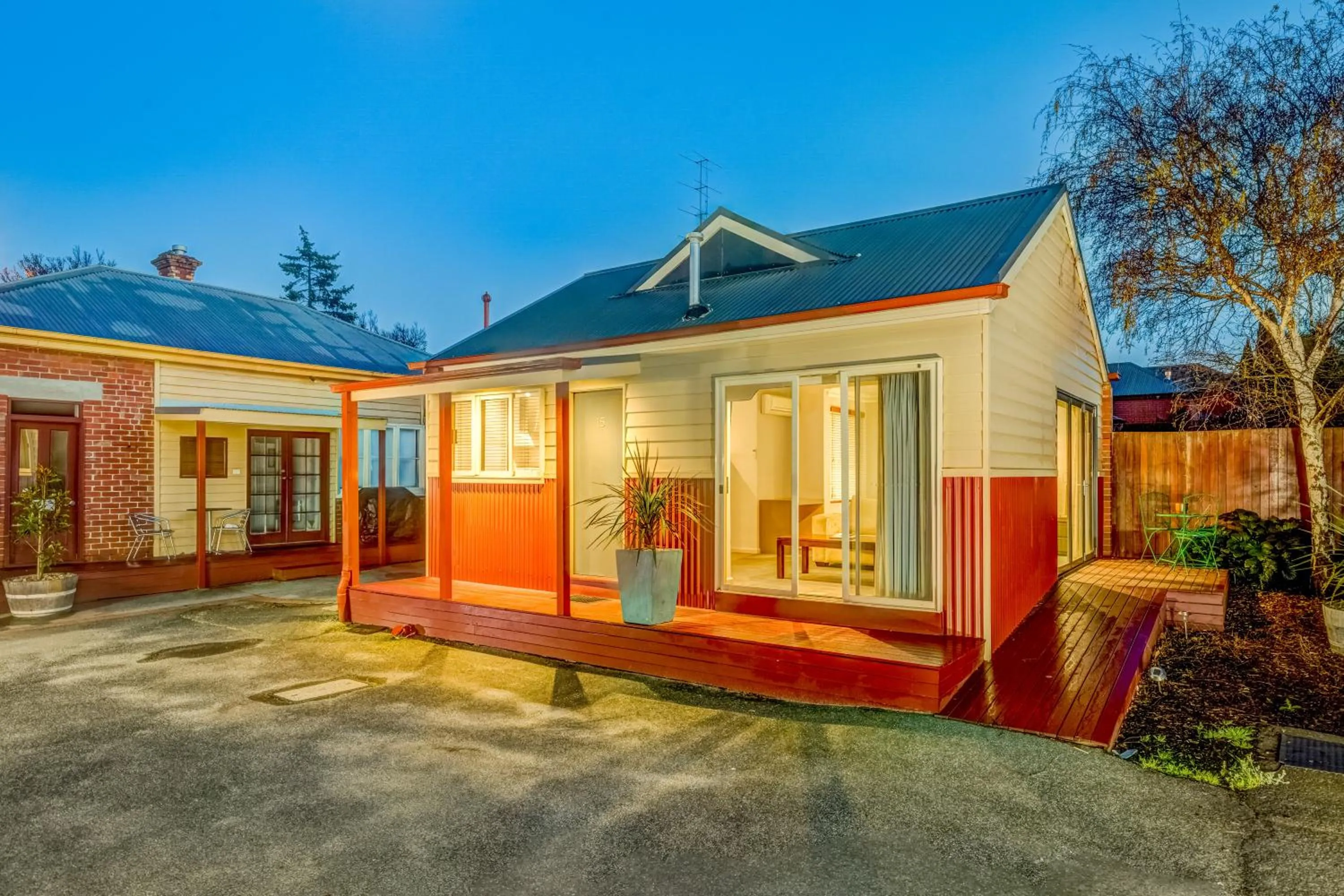 Facade/entrance in Seymours On Lydiard