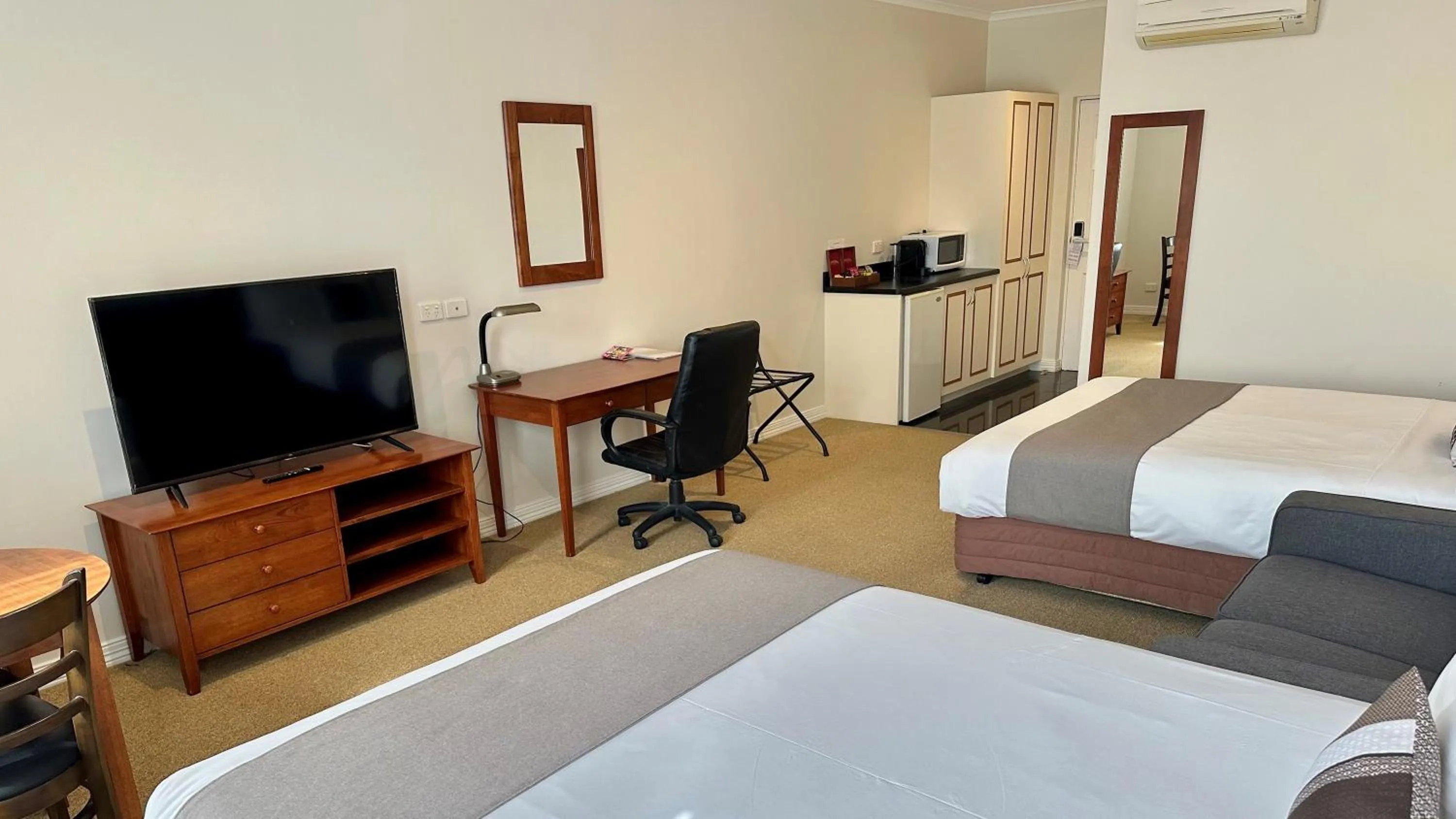 TV and multimedia, Bed in Lake Inn - Ballarat
