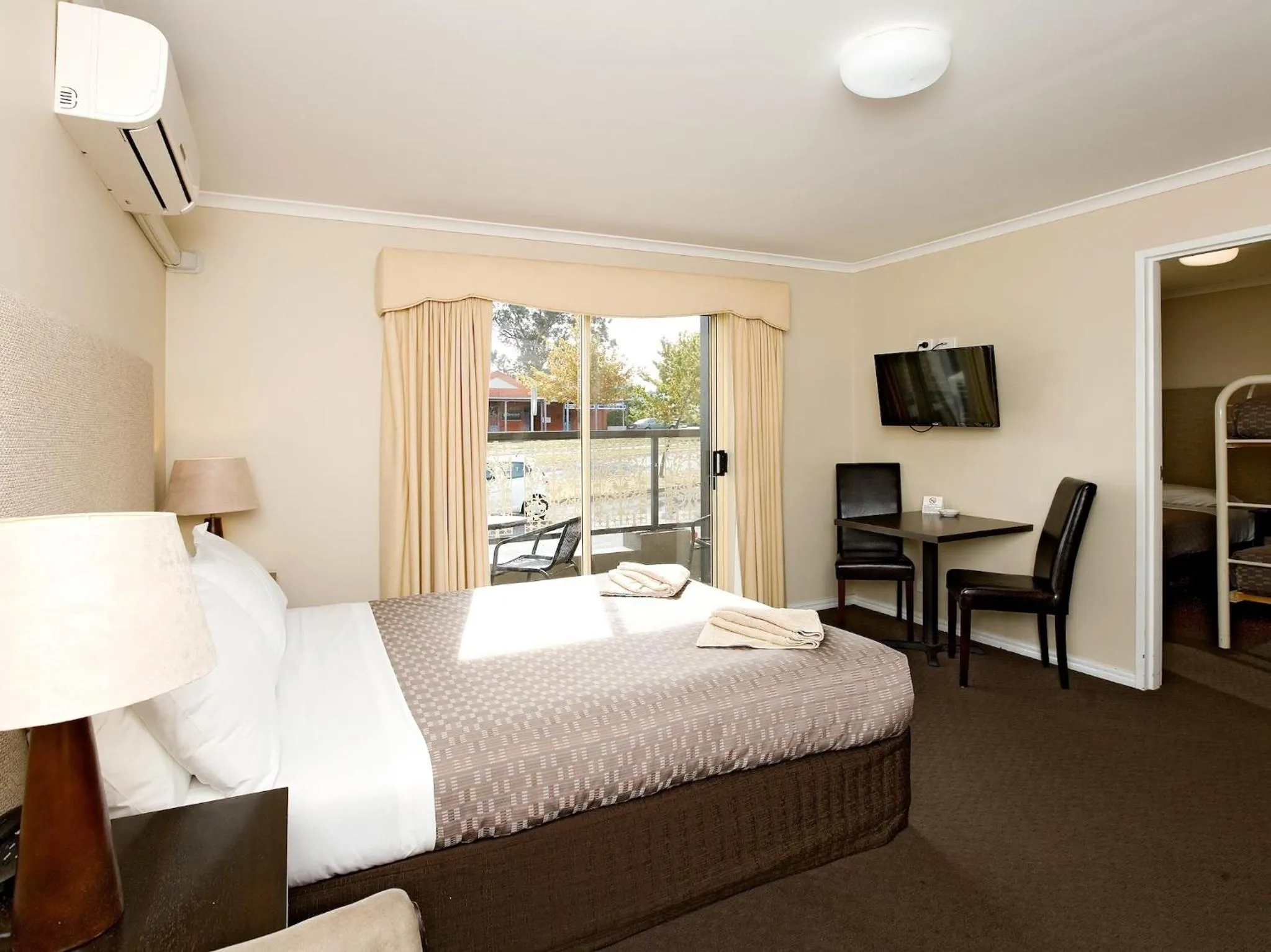 Bedroom, Bed in Ballarat Central City Motor Inn