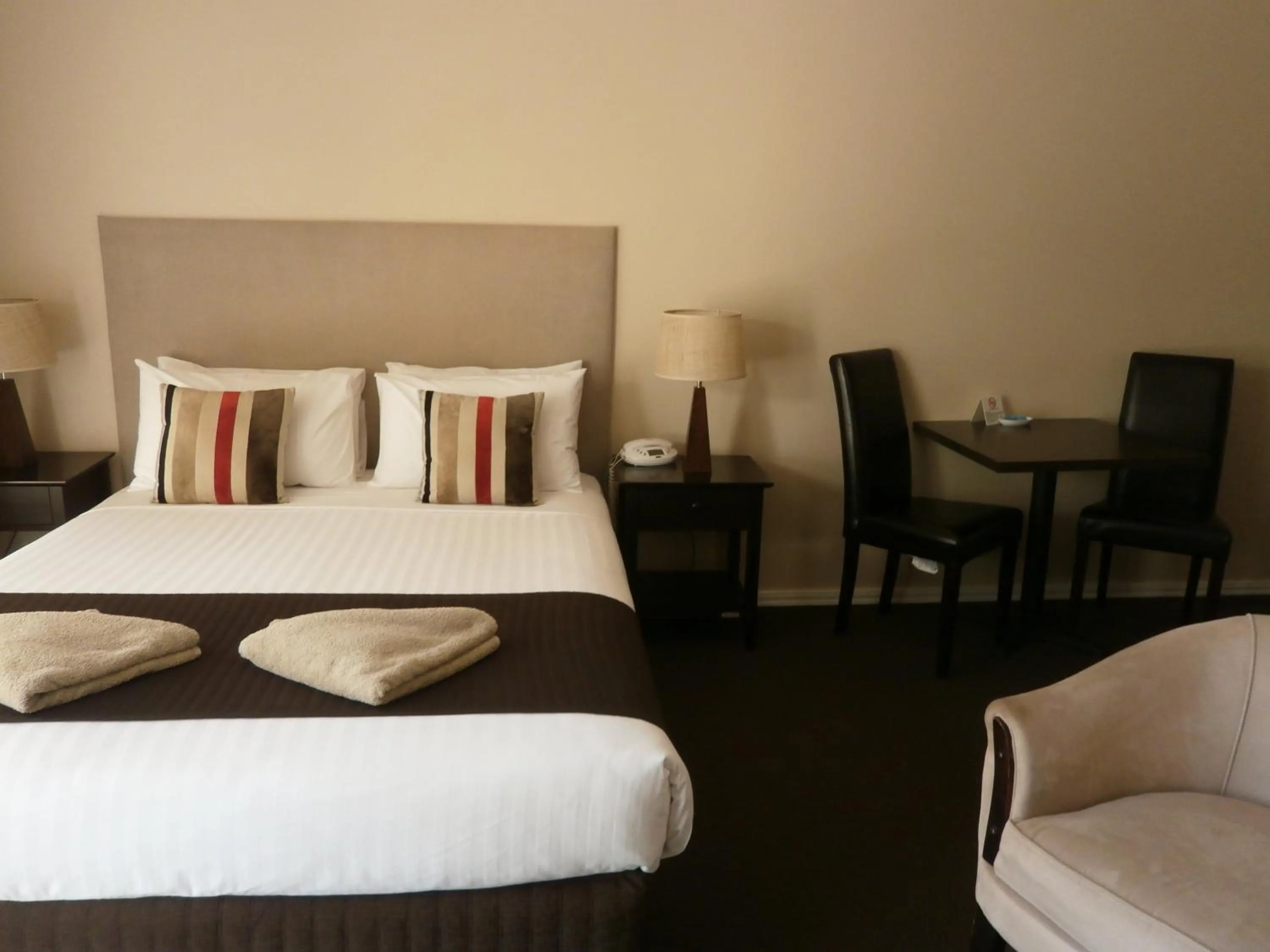 Photo of the whole room, Bed in Ballarat Central City Motor Inn